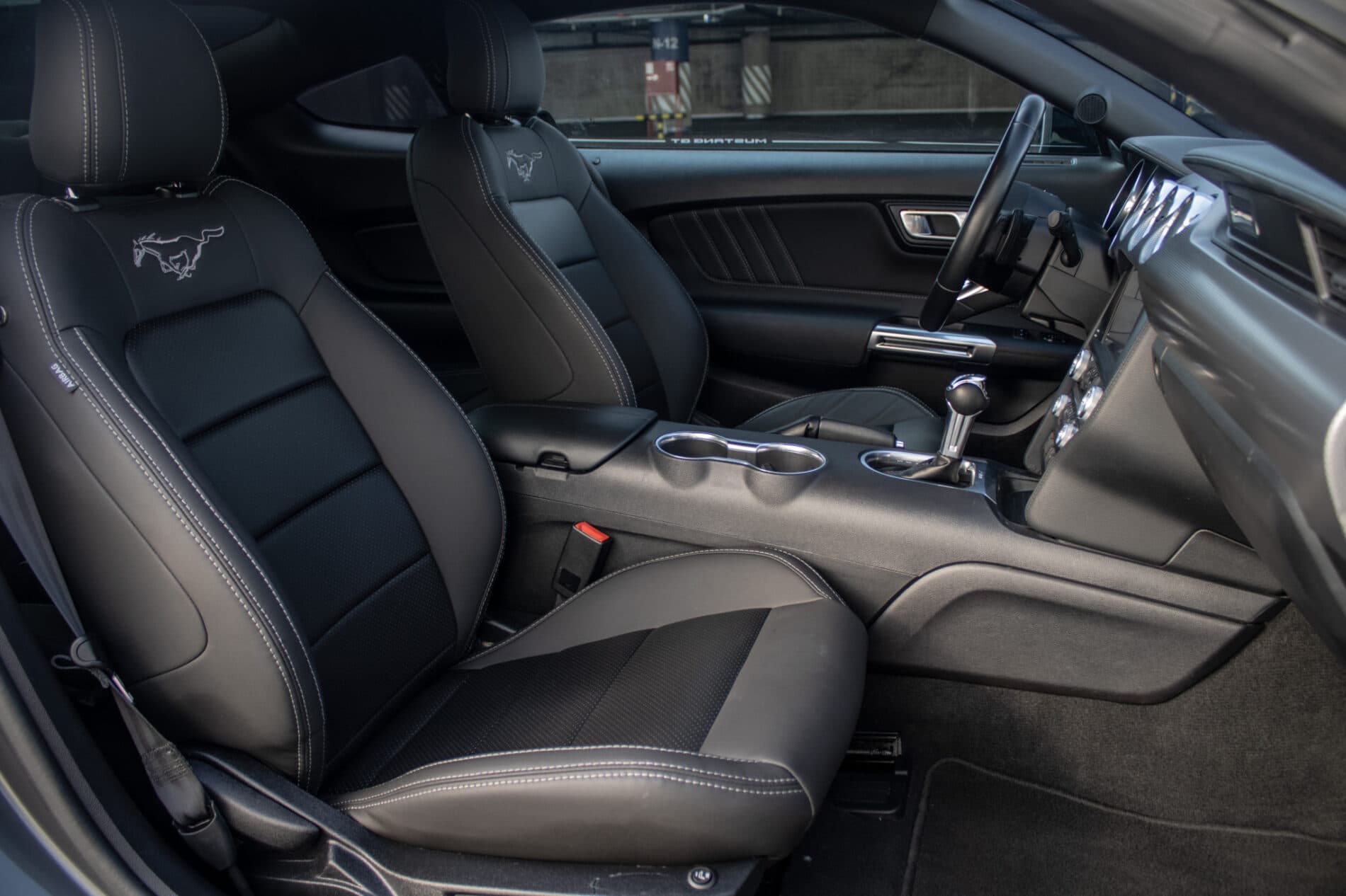 2022 Ford Mustang Mach 1, šedá kupé, 83 631 km