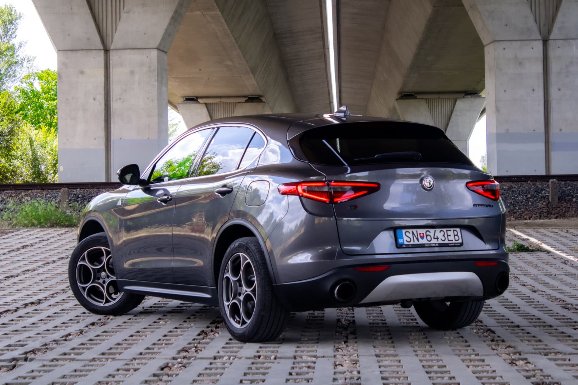 2019 Alfa Romeo Stelvio, šedá suv, 56 139 km