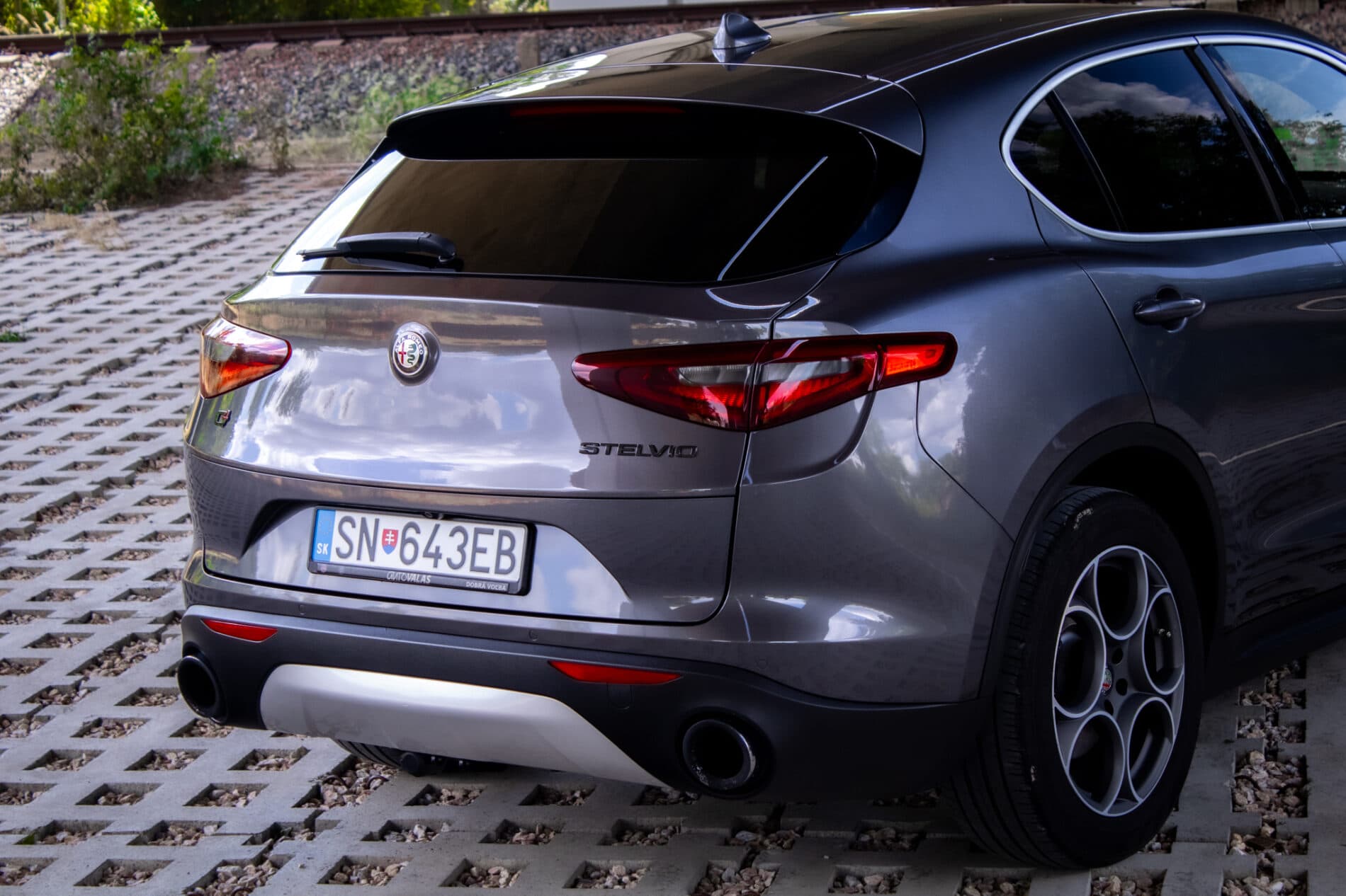 2019 Alfa Romeo Stelvio, šedá suv, 56 139 km