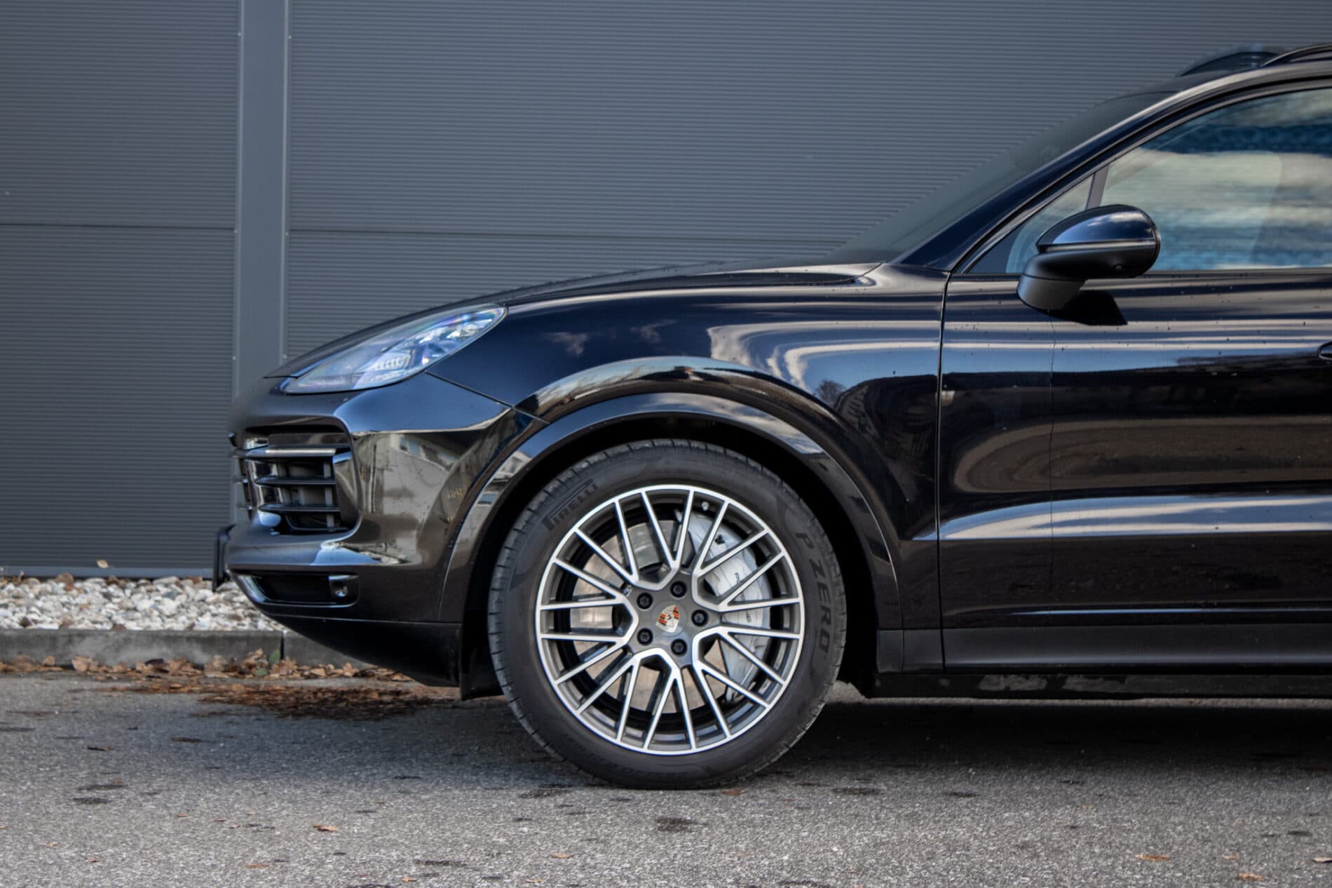2018 Porsche Cayenne S, černá suv, 168 000 km