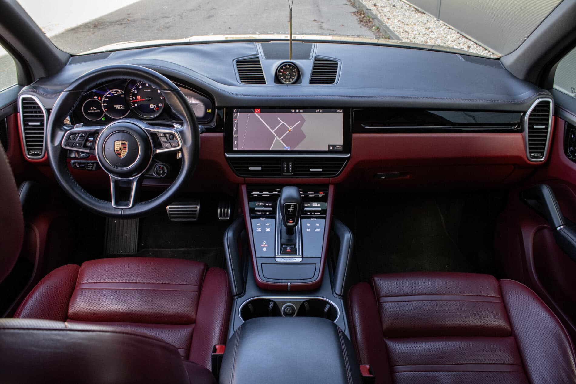 2018 Porsche Cayenne S, černá suv, 168 000 km