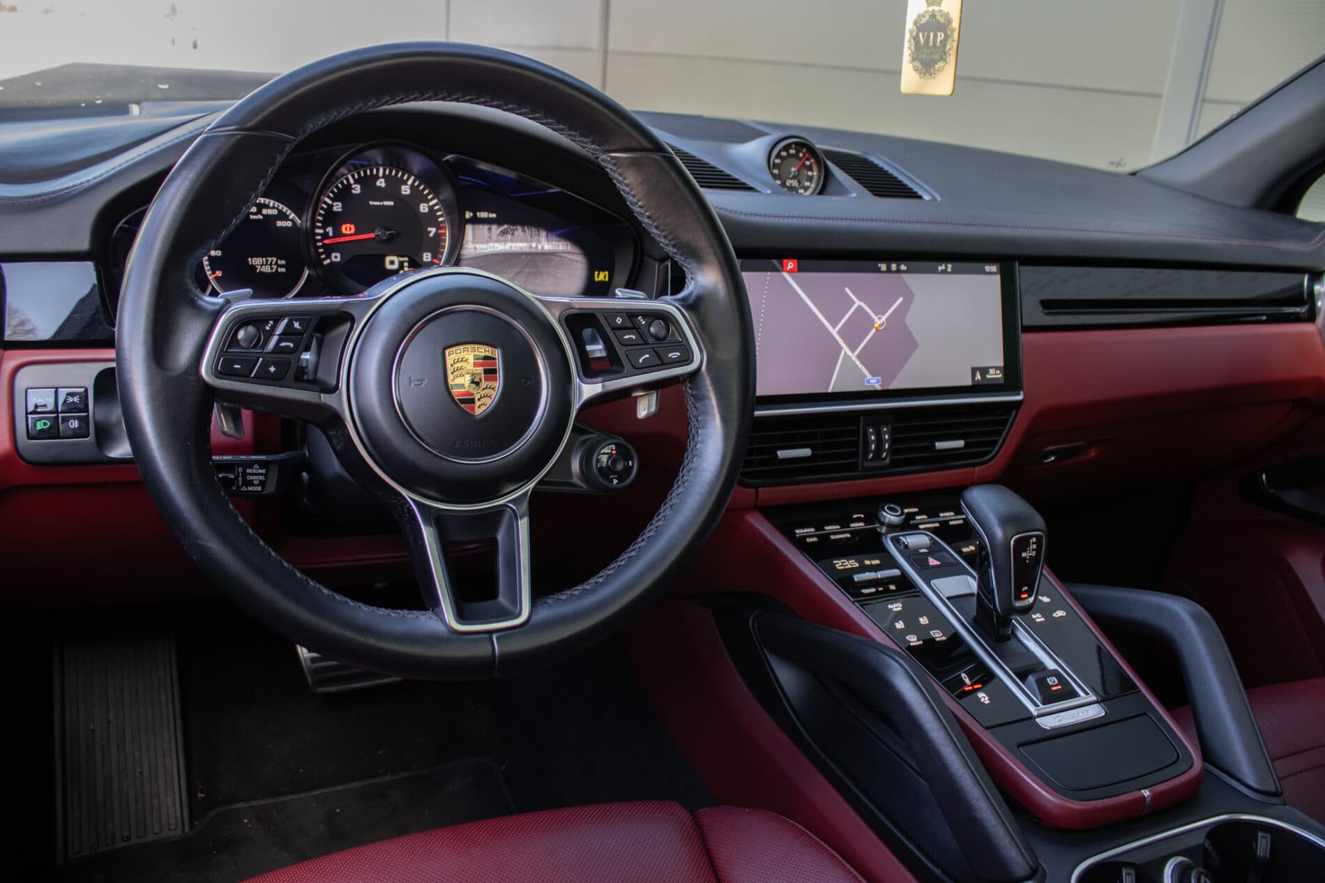 2018 Porsche Cayenne S, černá suv, 168 000 km