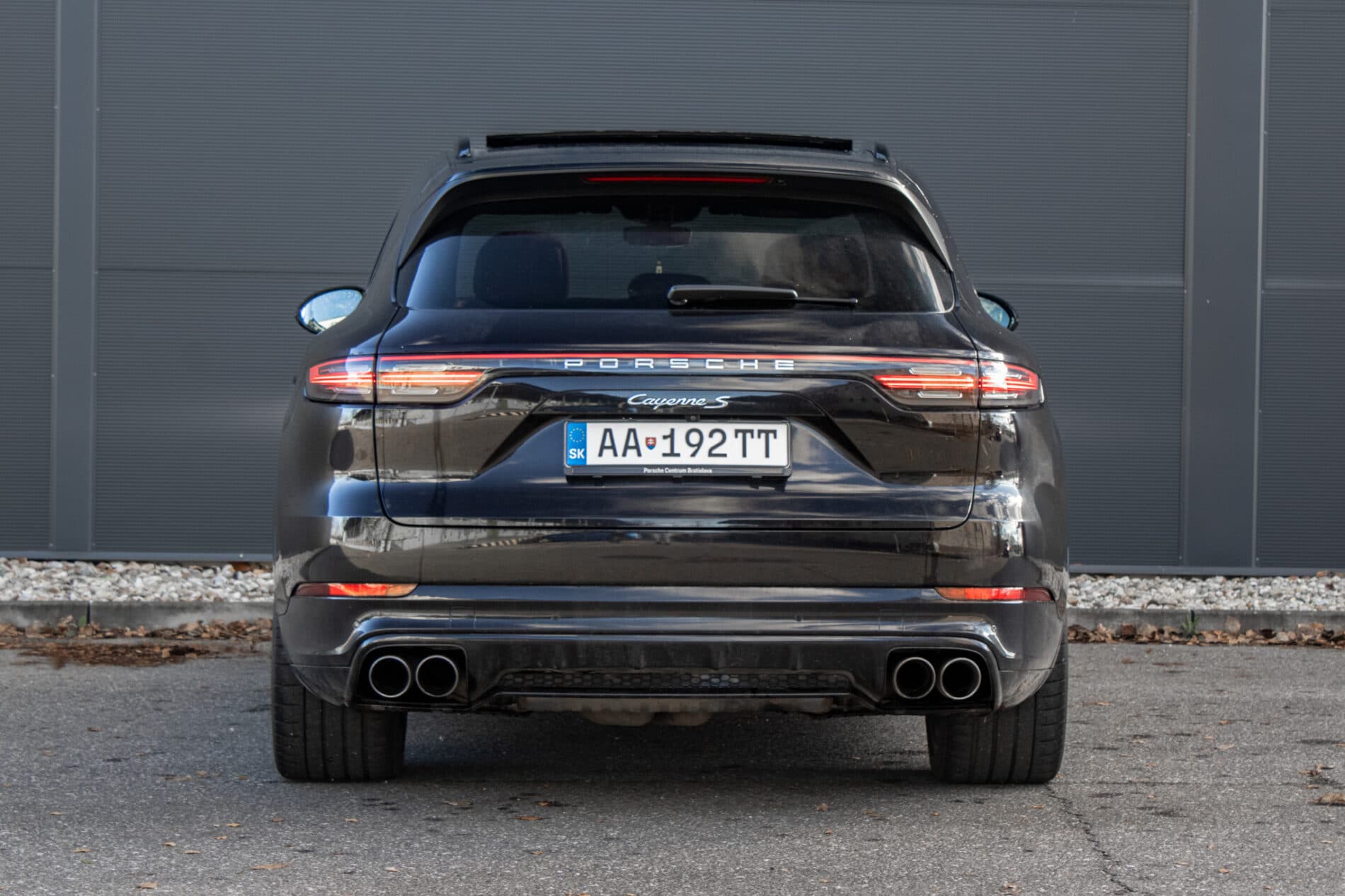 2018 Porsche Cayenne S, černá suv, 168 000 km