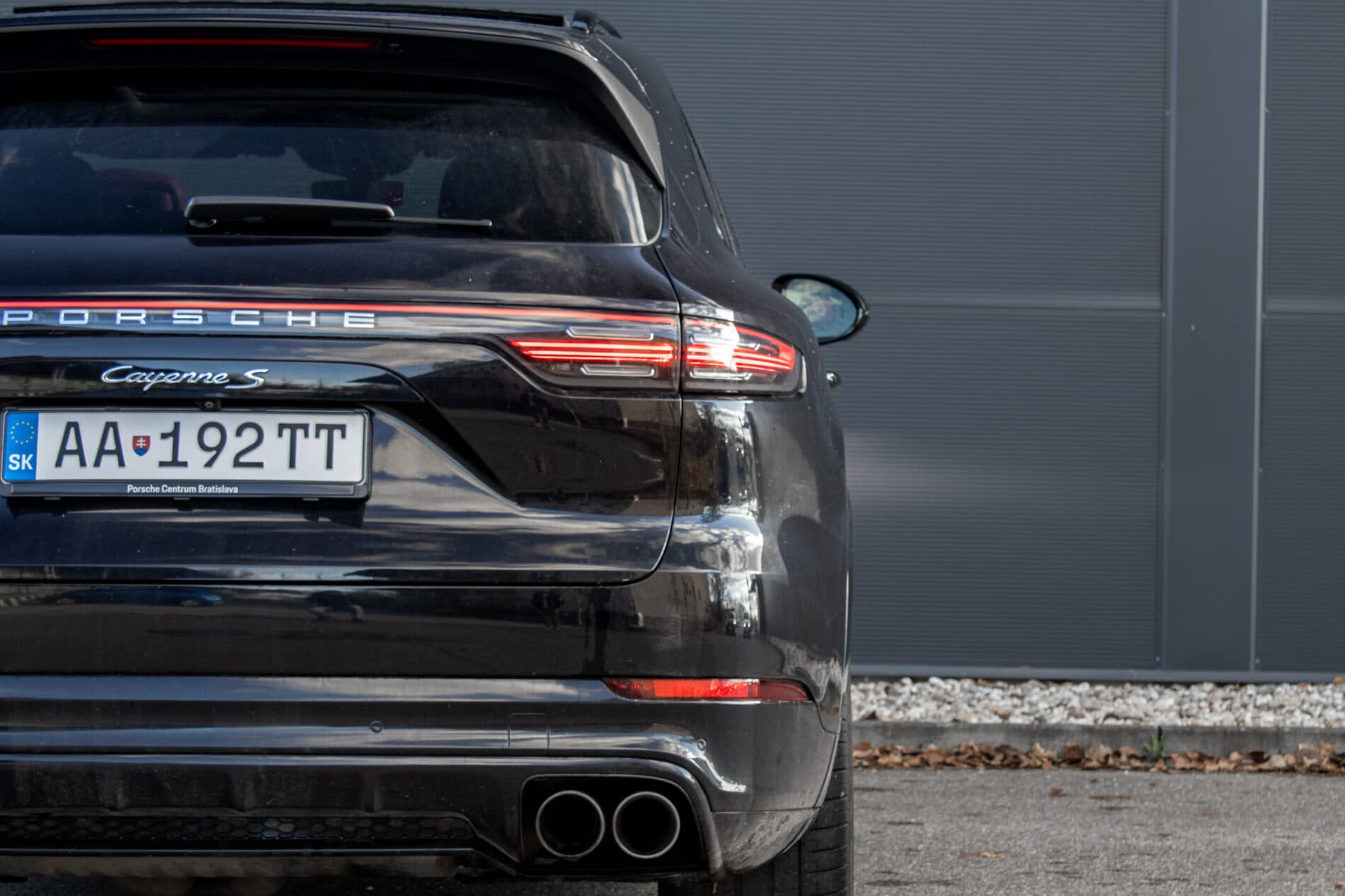 2018 Porsche Cayenne S, černá suv, 168 000 km