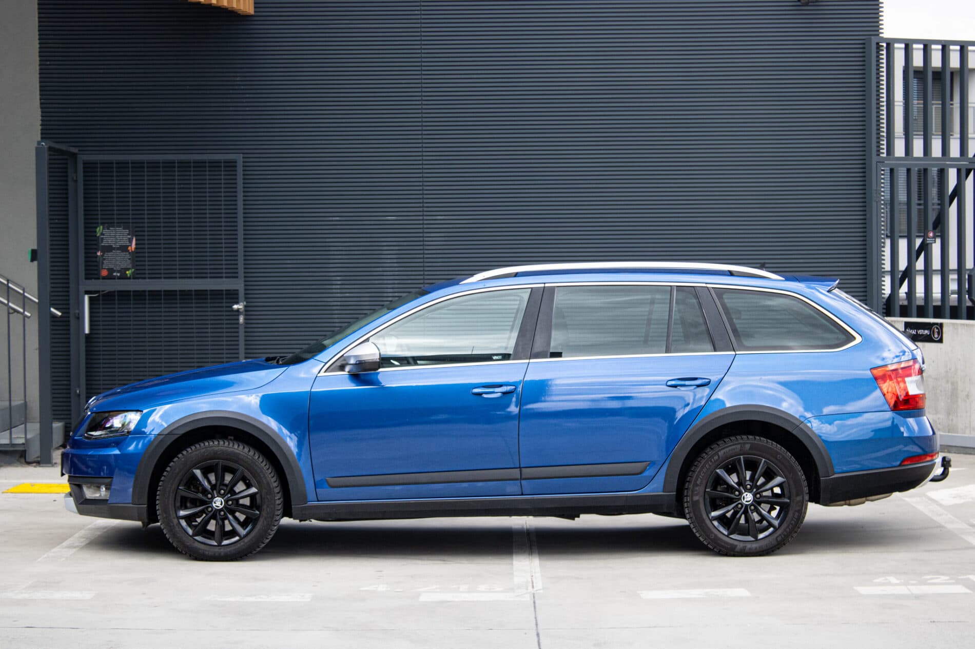 2014 Skoda Octavia RS, modrá kombi, 268 807 km