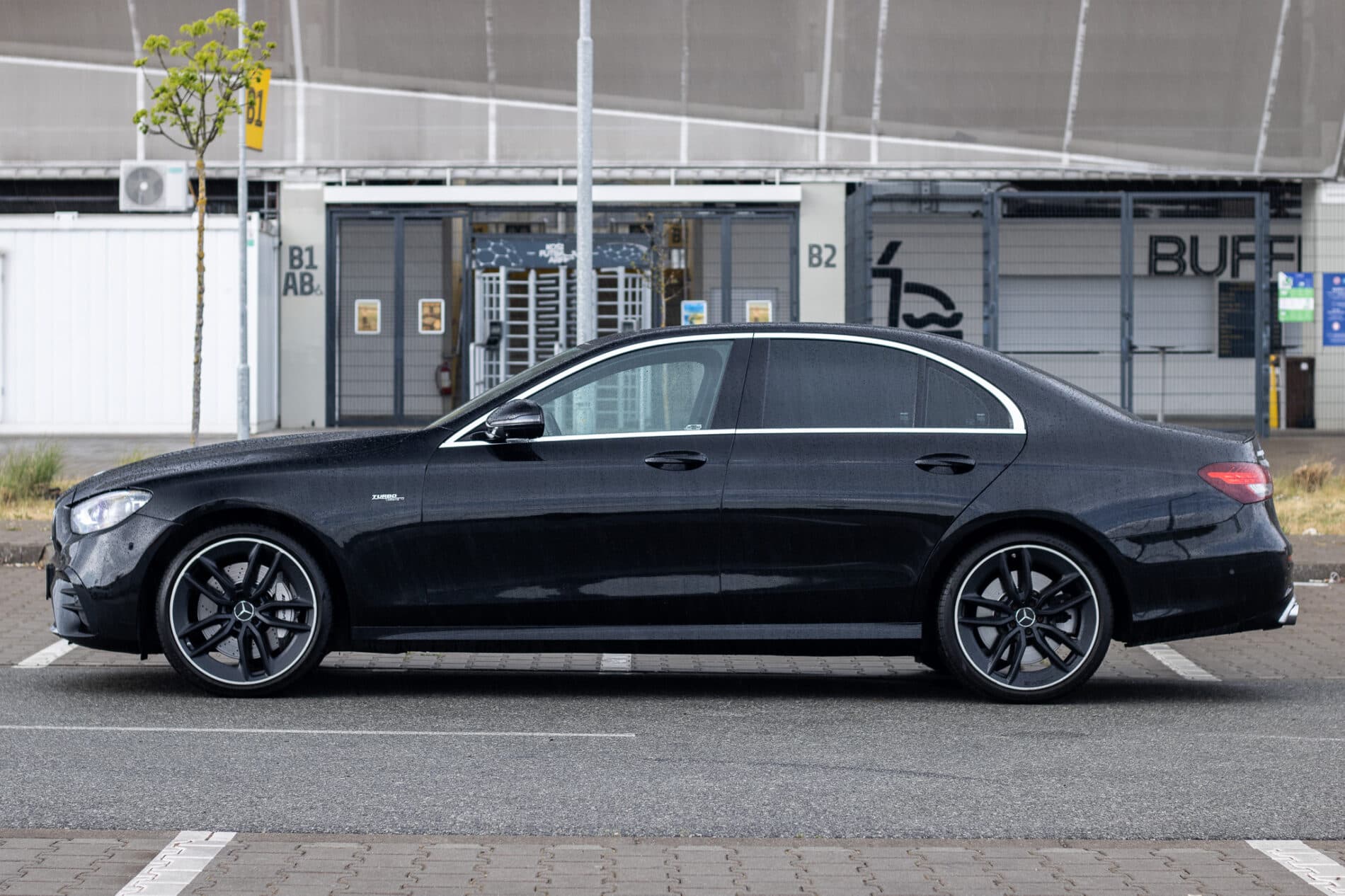 2020 Mercedes-Benz E 53 AMG, černá sedan, 85 274 km