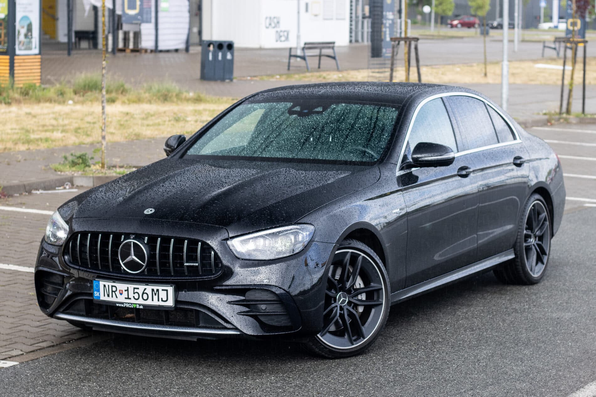 2020 Mercedes-Benz E 53 AMG, černá sedan, 85 274 km