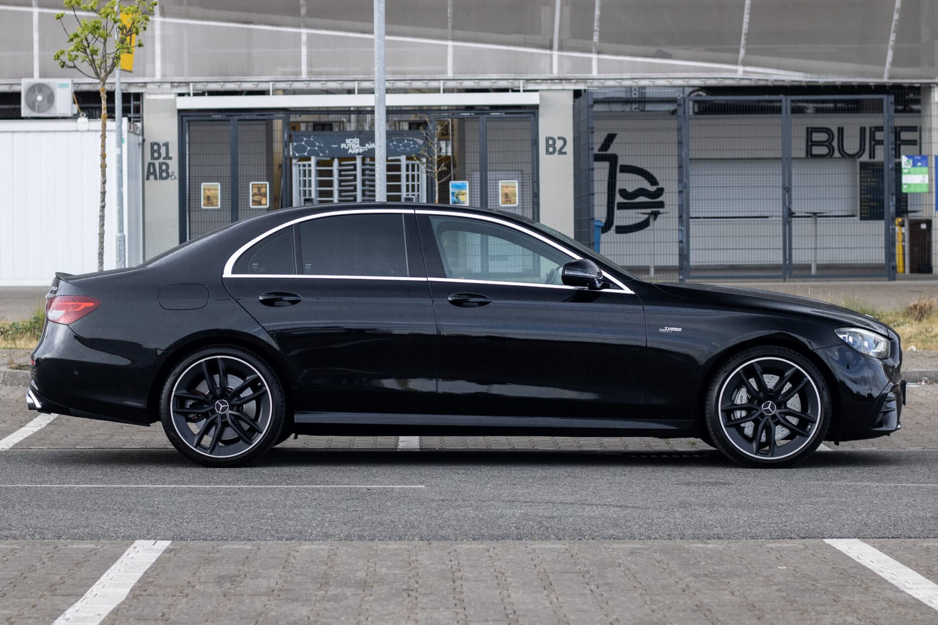2020 Mercedes-Benz E 53 AMG, černá sedan, 85 274 km