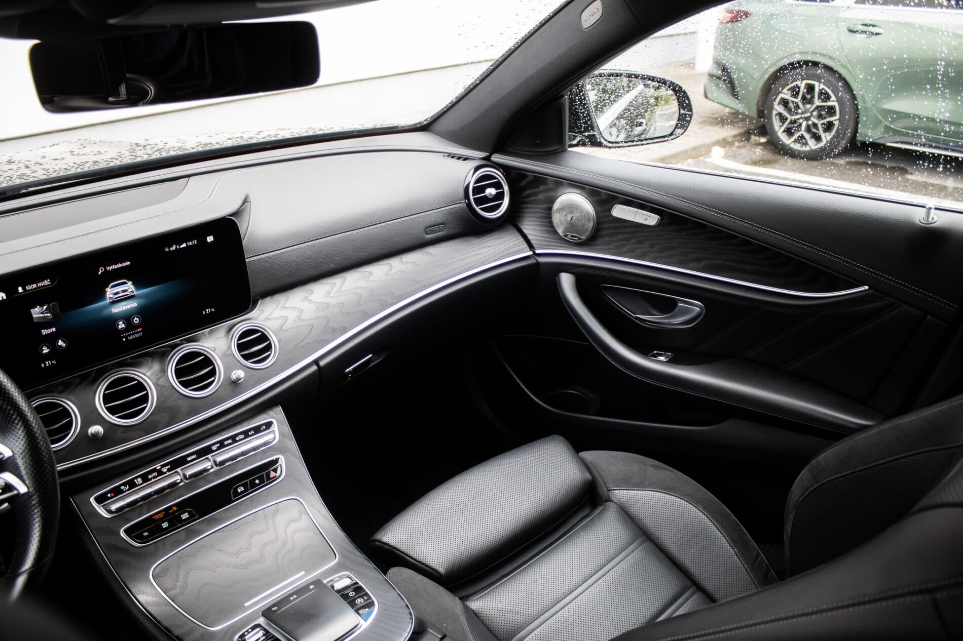 2020 Mercedes-Benz E 53 AMG, černá sedan, 85 274 km
