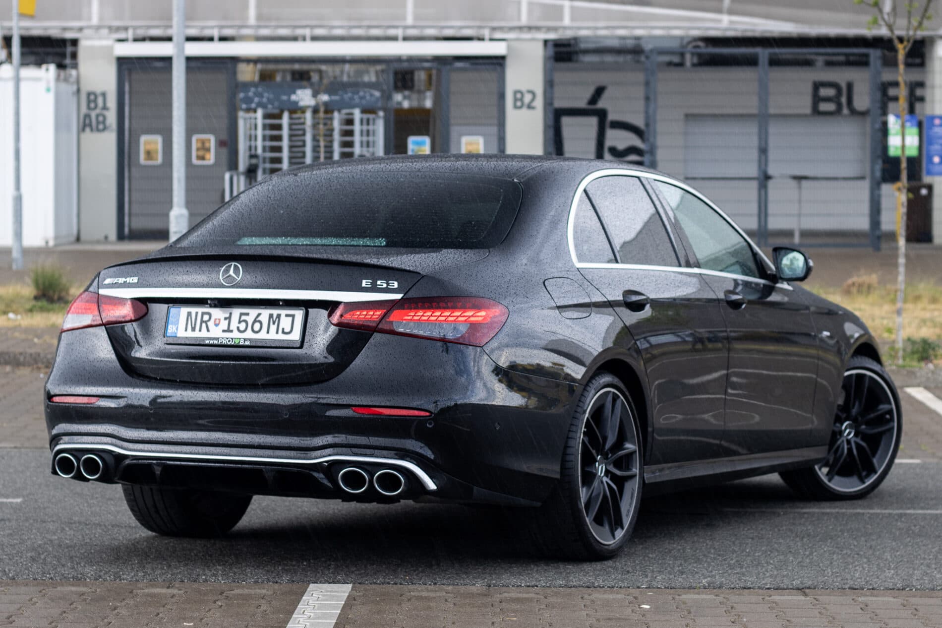 2020 Mercedes-Benz E 53 AMG, černá sedan, 85 274 km