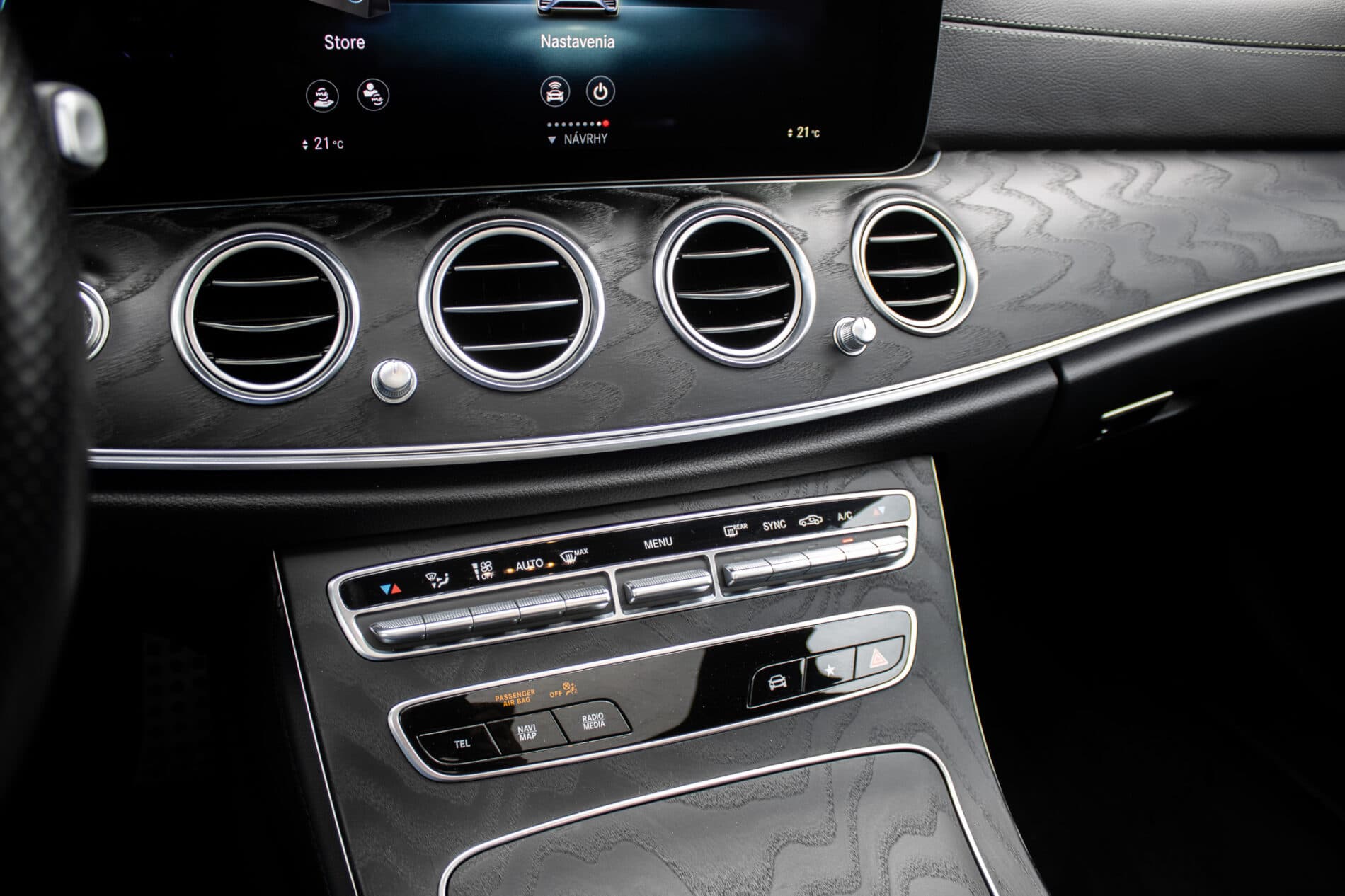 2020 Mercedes-Benz E 53 AMG, černá sedan, 85 274 km