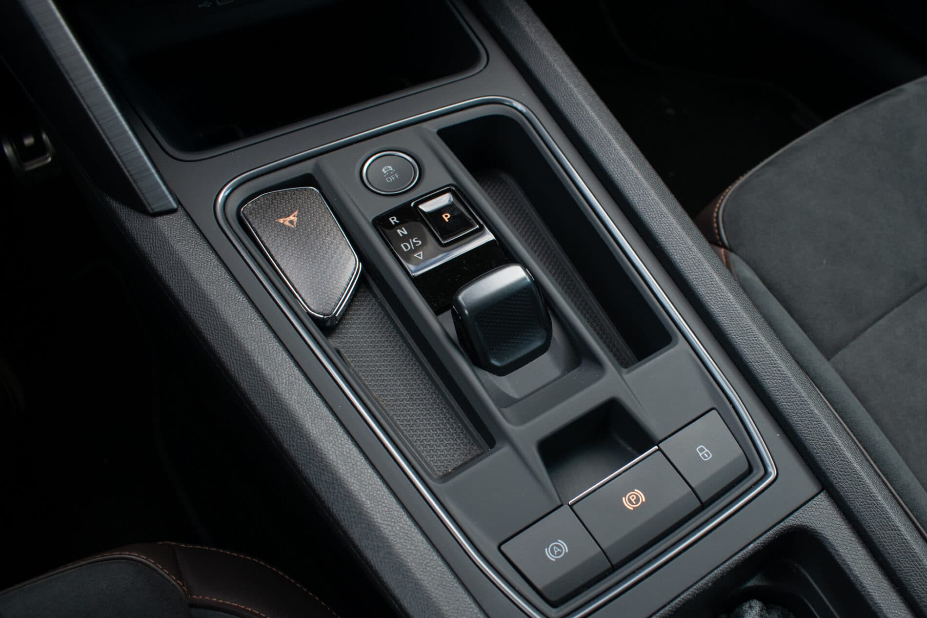 2022 Cupra Formentor VZ5, šedá suv, 45 979 km