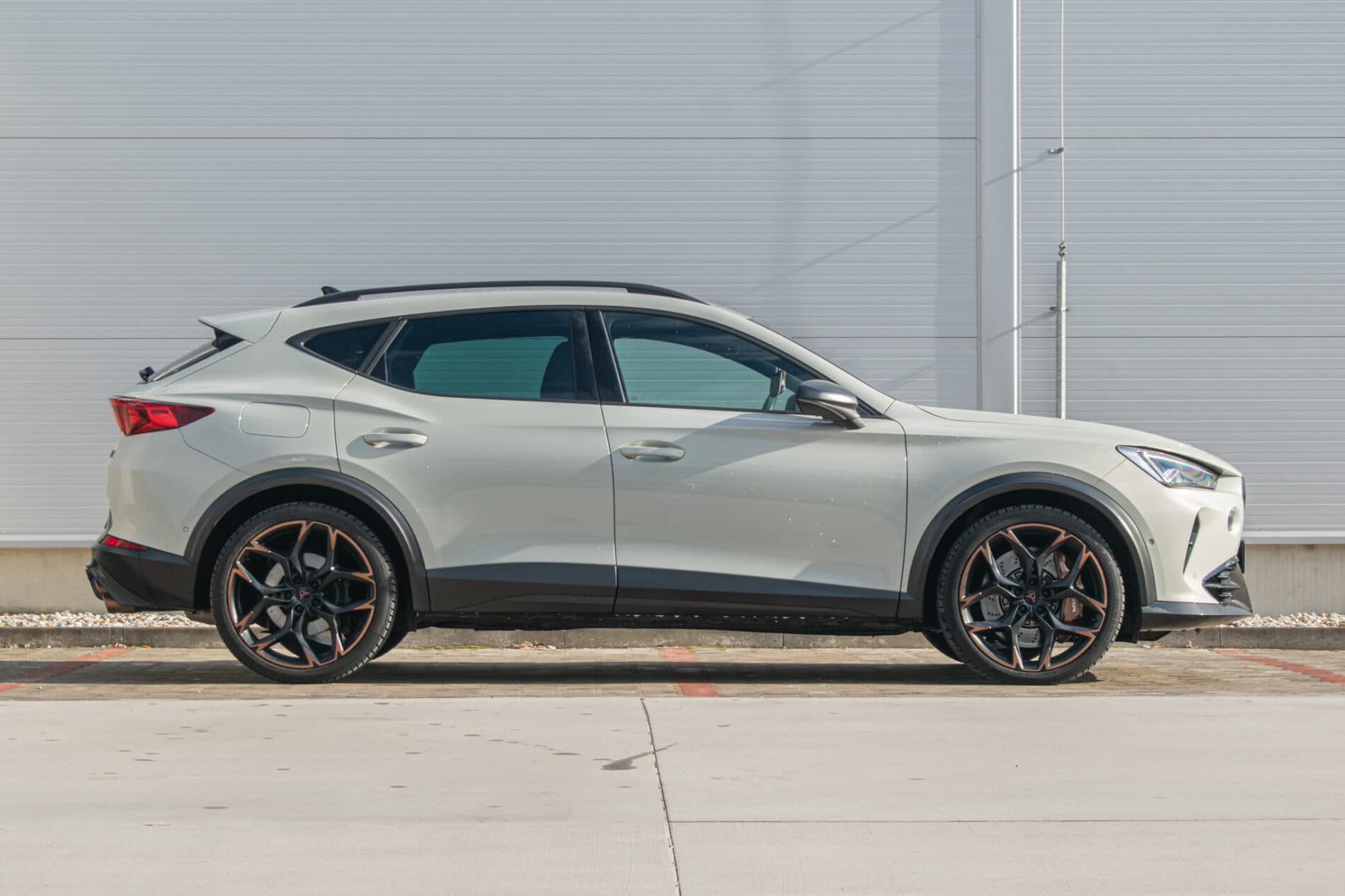 2022 Cupra Formentor VZ5, šedá suv, 45 979 km