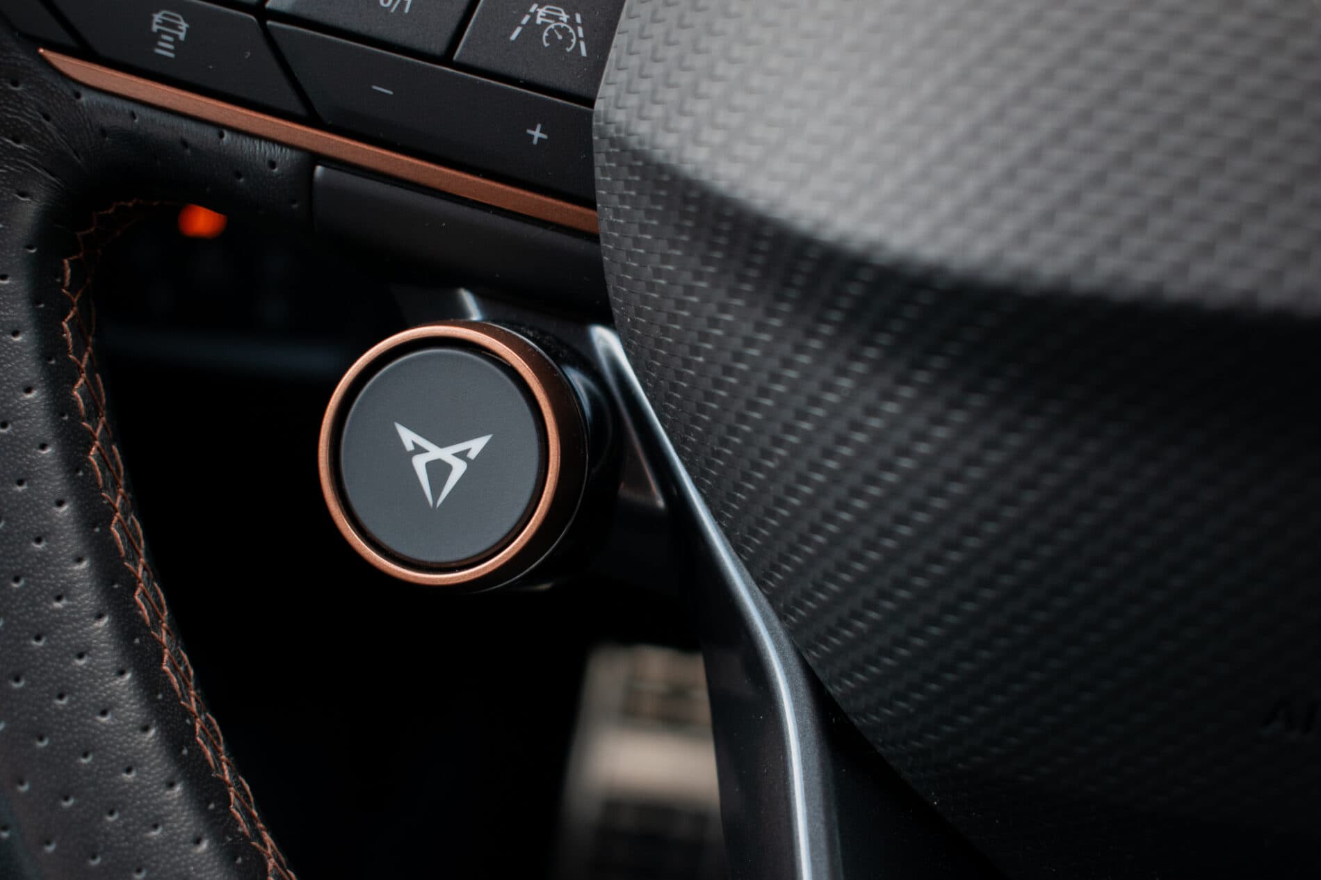 2022 Cupra Formentor VZ5, šedá suv, 45 979 km