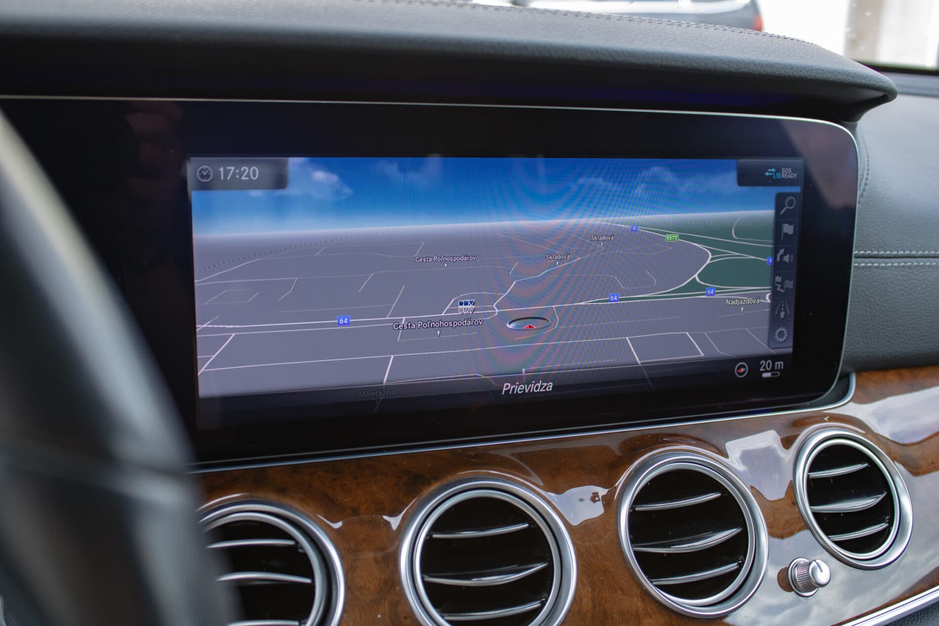 2019 Mercedes-Benz E 400d, modrá kombi, 190 026 km