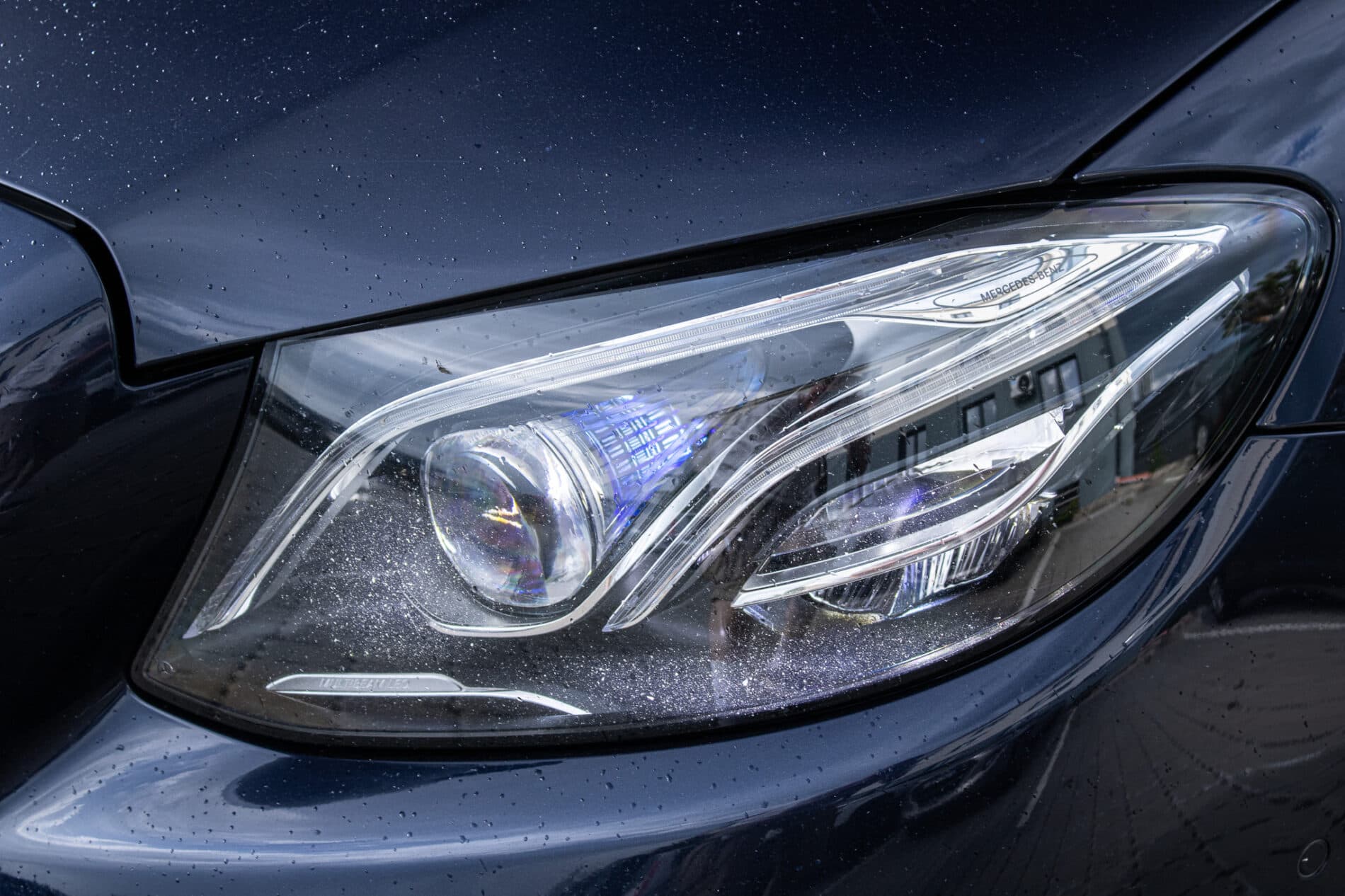 2019 Mercedes-Benz E 400d, modrá kombi, 190 026 km