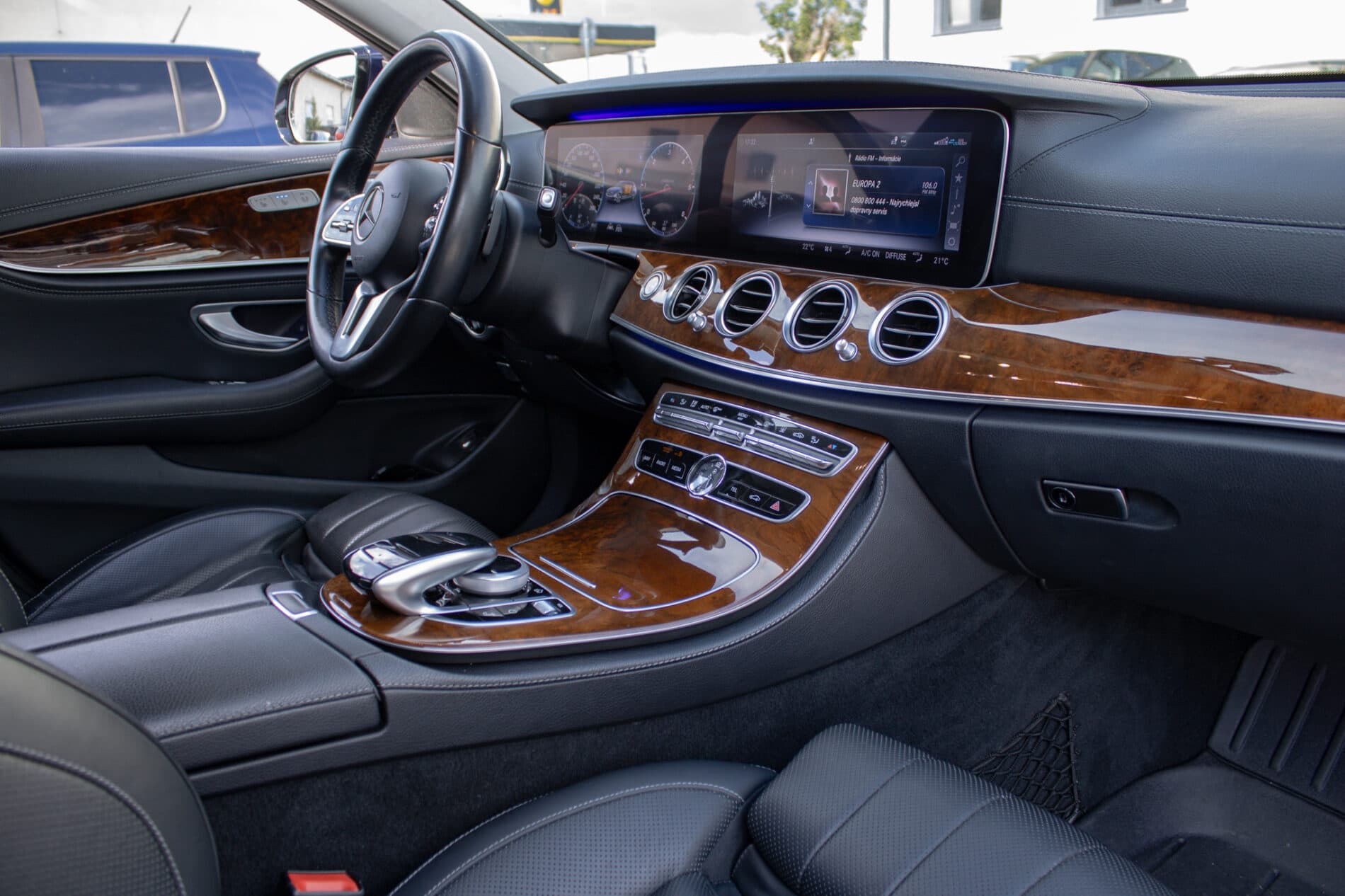 2019 Mercedes-Benz E 400d, modrá kombi, 190 026 km