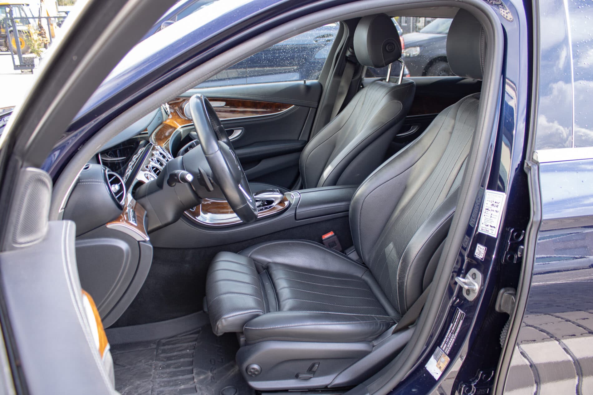 2019 Mercedes-Benz E 400d, modrá kombi, 190 026 km