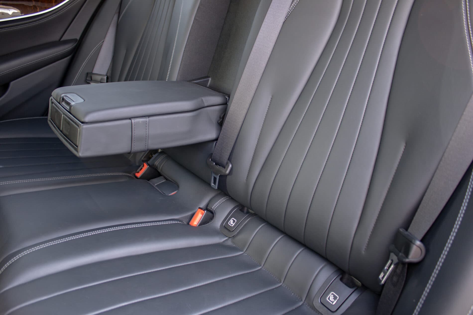 2019 Mercedes-Benz E 400d, modrá kombi, 190 026 km