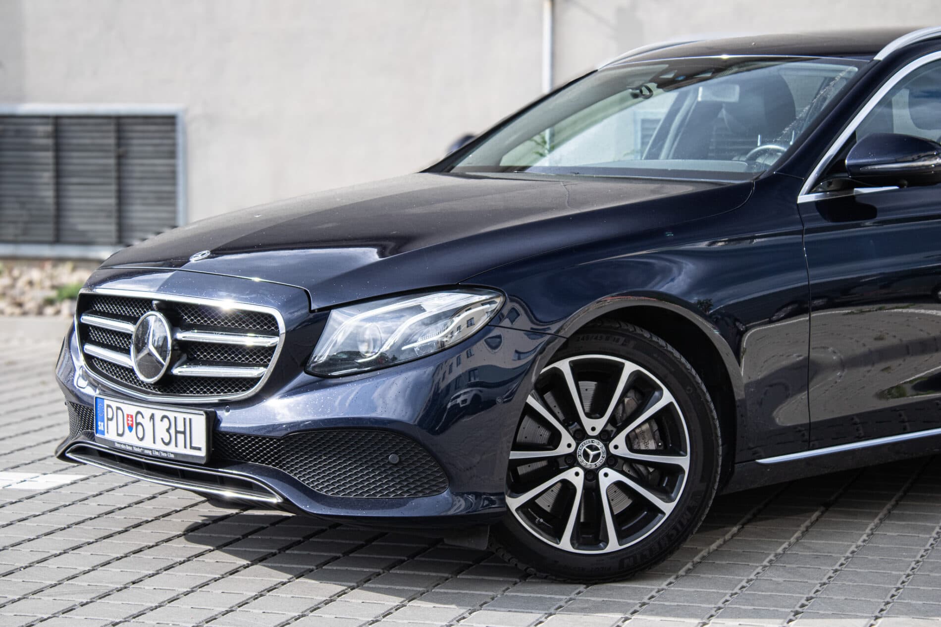 2019 Mercedes-Benz E 400d, modrá kombi, 190 026 km