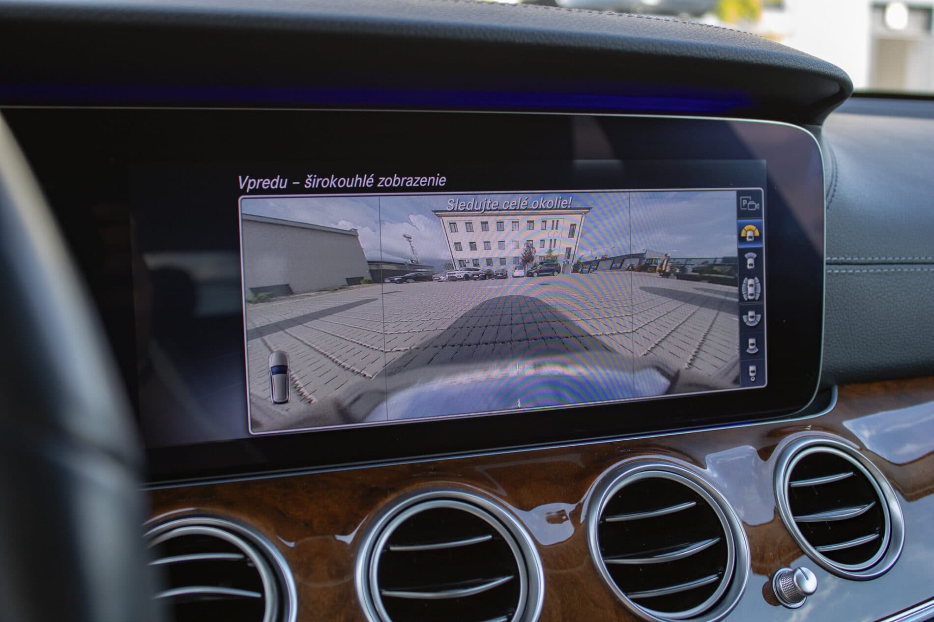 2019 Mercedes-Benz E 400d, modrá kombi, 190 026 km