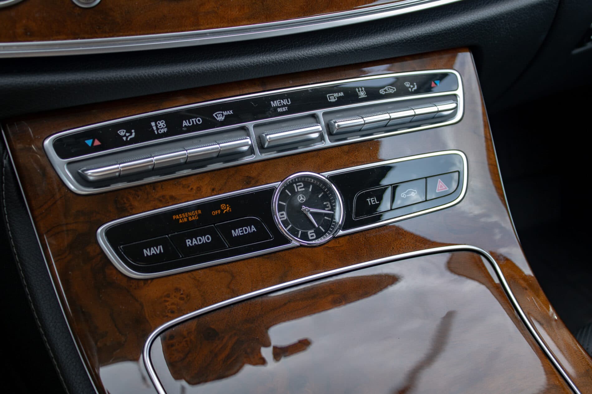2019 Mercedes-Benz E 400d, modrá kombi, 190 026 km