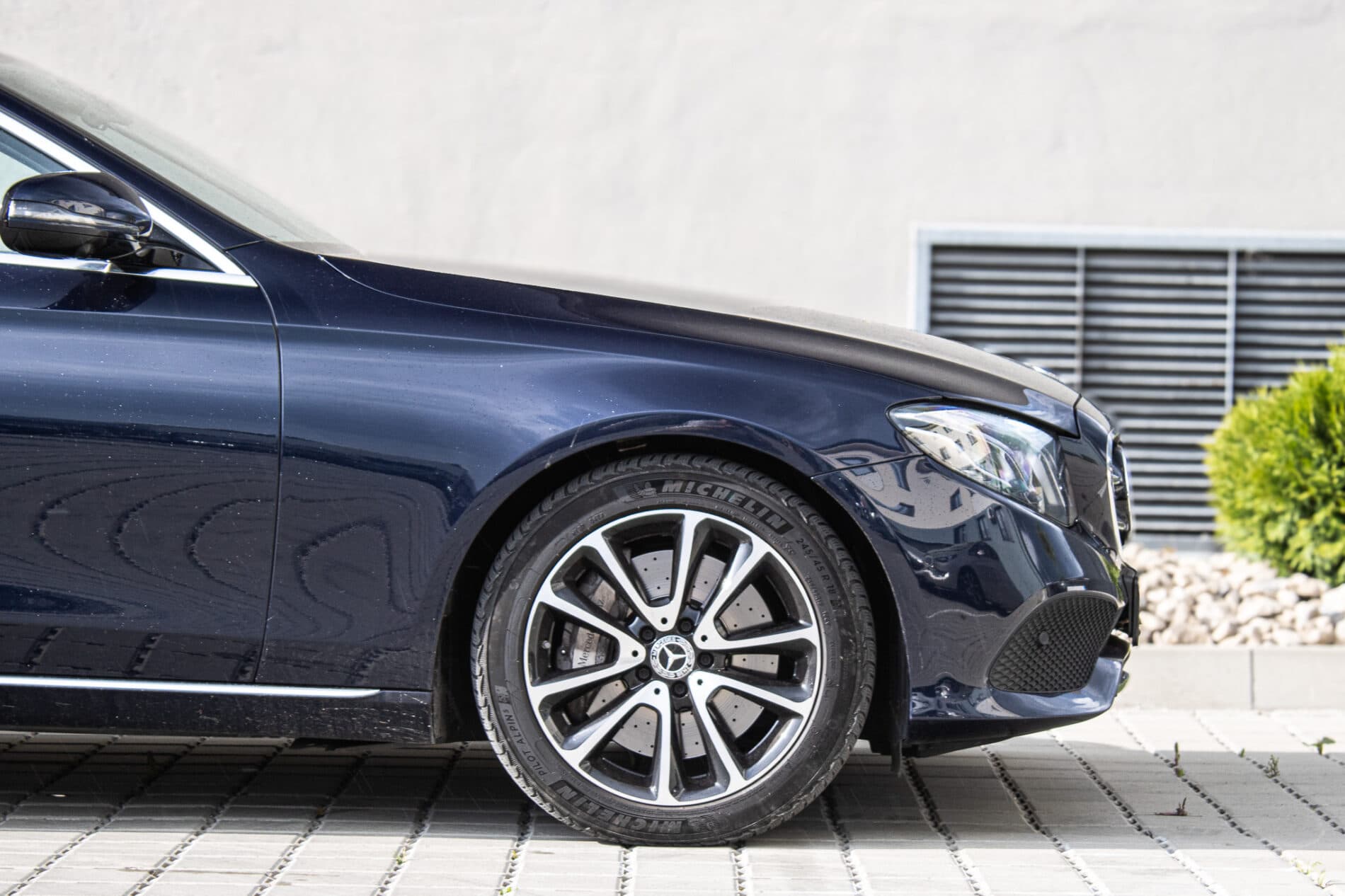 2019 Mercedes-Benz E 400d, modrá kombi, 190 026 km