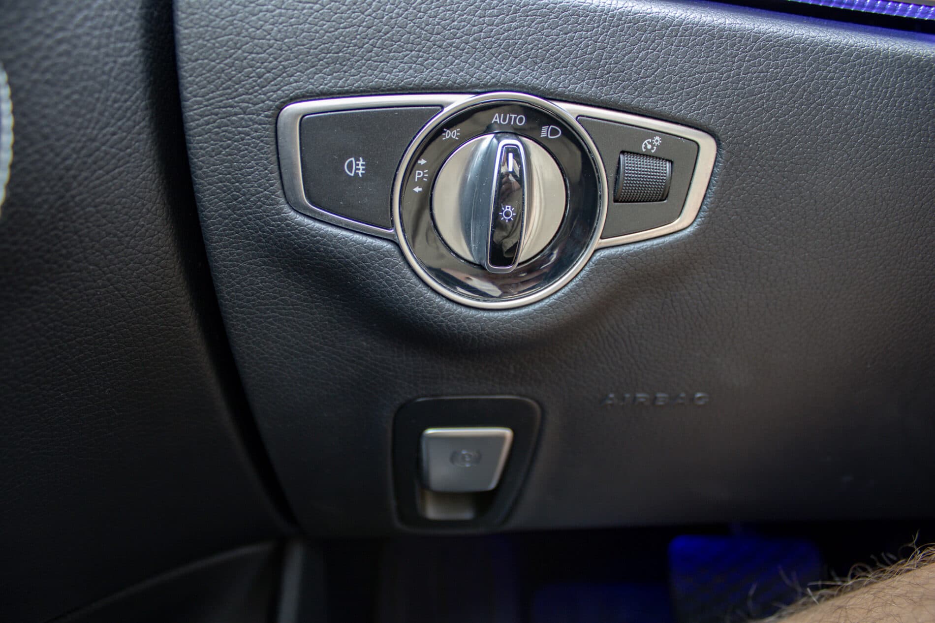 2019 Mercedes-Benz E 400d, modrá kombi, 190 026 km