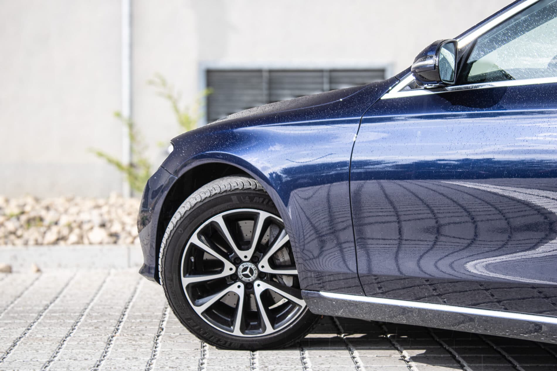 2019 Mercedes-Benz E 400d, modrá kombi, 190 026 km