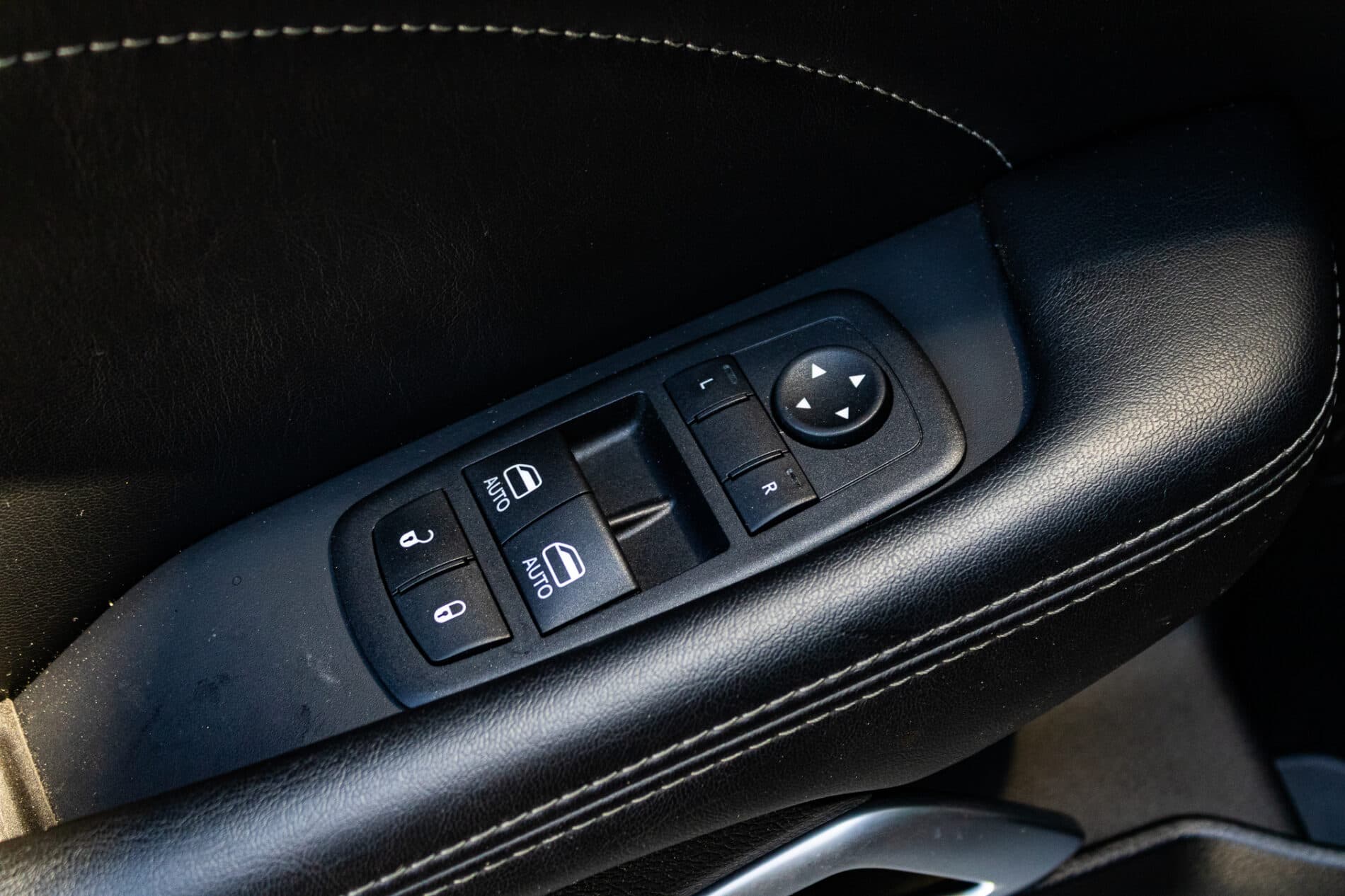 2023 Dodge Challenger, černá kupé, 14 110 km