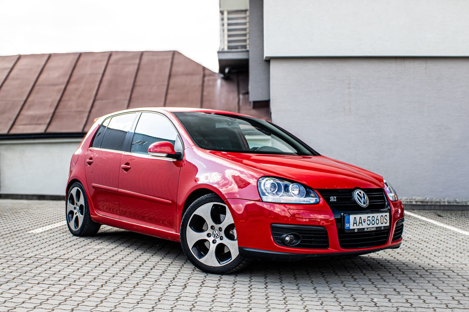 2005 Volkswagen Golf GTI, červená hatchback, 275 000 km