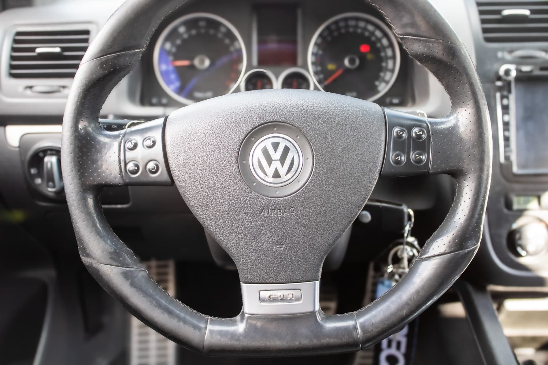 2005 Volkswagen Golf GTI, červená hatchback, 275 000 km