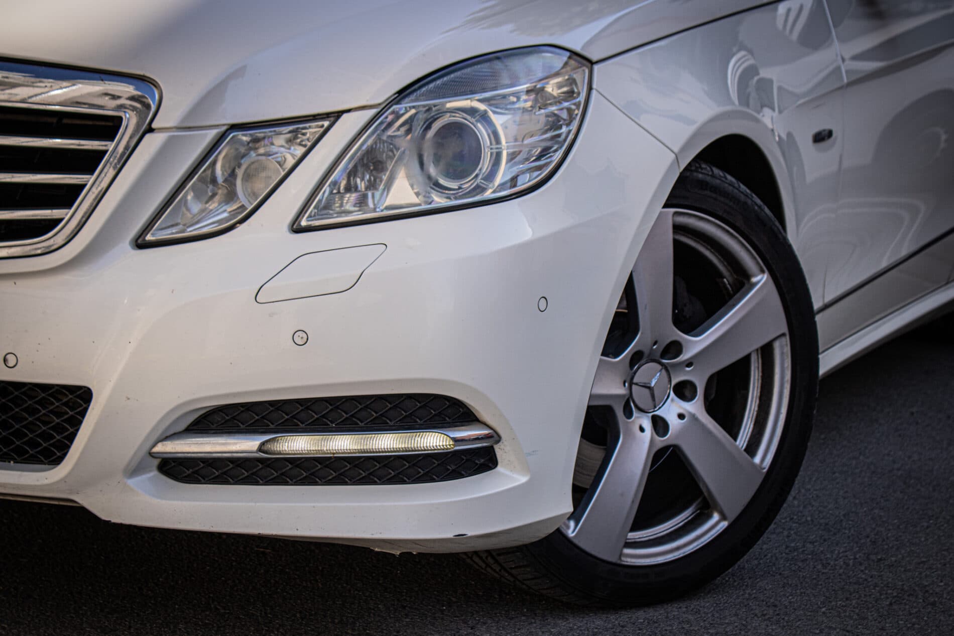 2011 Mercedes-Benz E 300 CDI, bílá kombi, 276 846 km