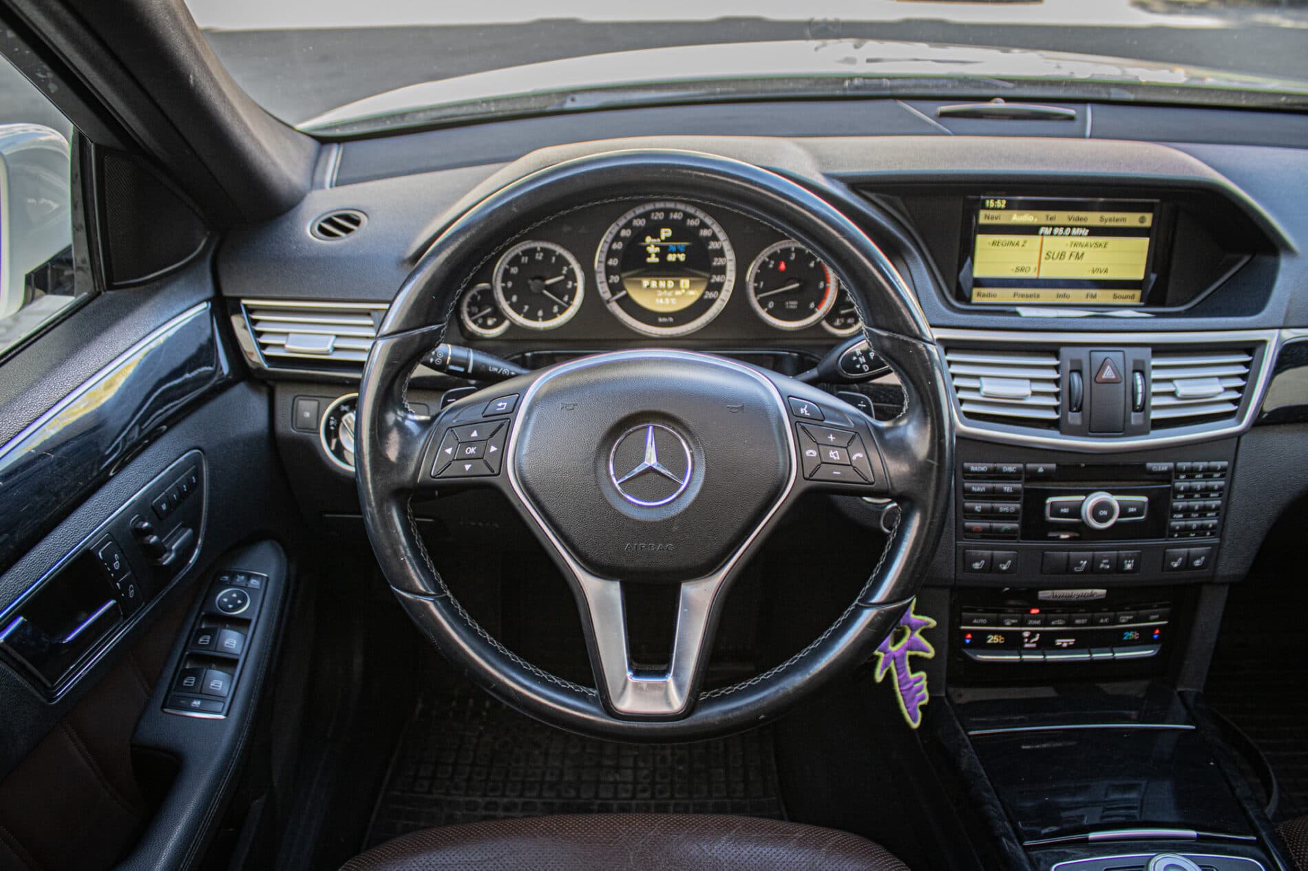 2011 Mercedes-Benz E 300 CDI, bílá kombi, 276 846 km