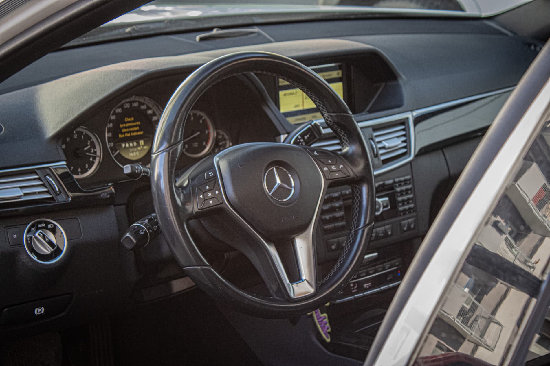 2011 Mercedes-Benz E 300 CDI, bílá kombi, 276 846 km