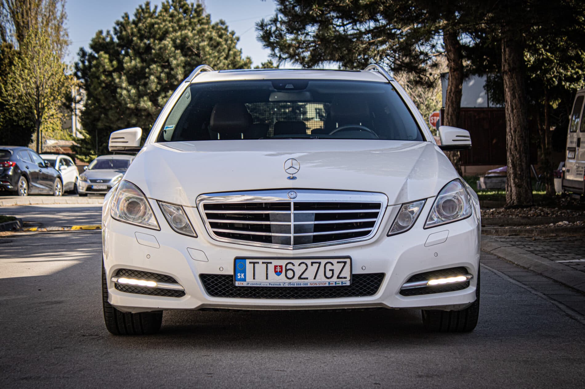 2011 Mercedes-Benz E 300 CDI, bílá kombi, 276 846 km