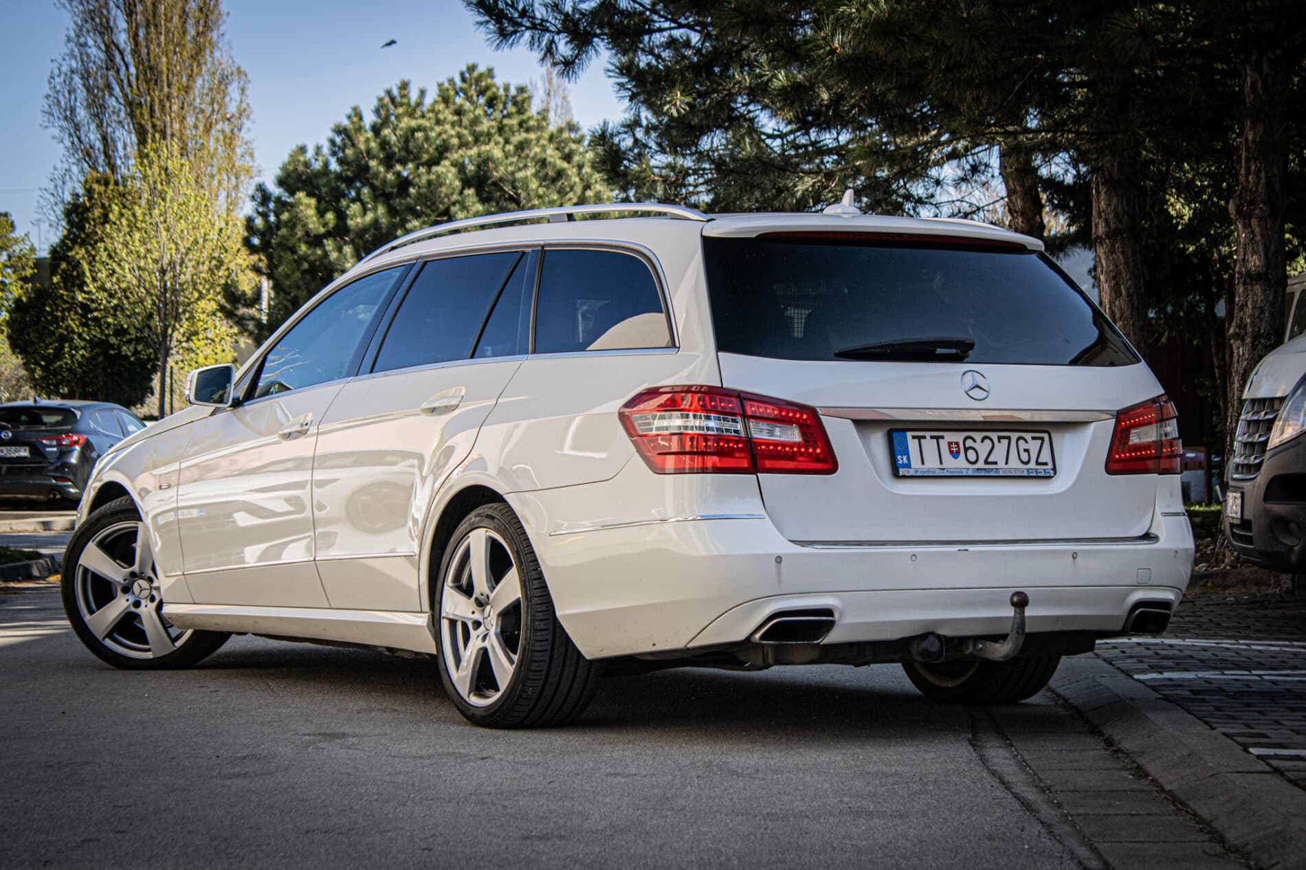 2011 Mercedes-Benz E 300 CDI, bílá kombi, 276 846 km