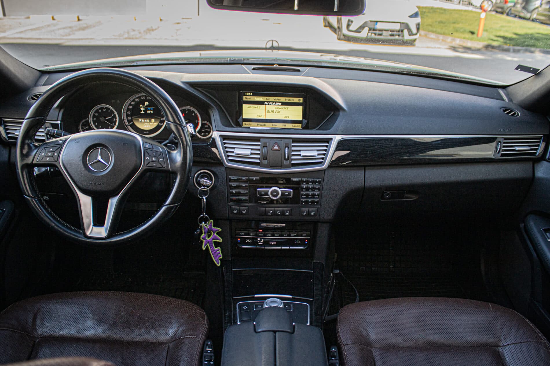 2011 Mercedes-Benz E 300 CDI, bílá kombi, 276 846 km
