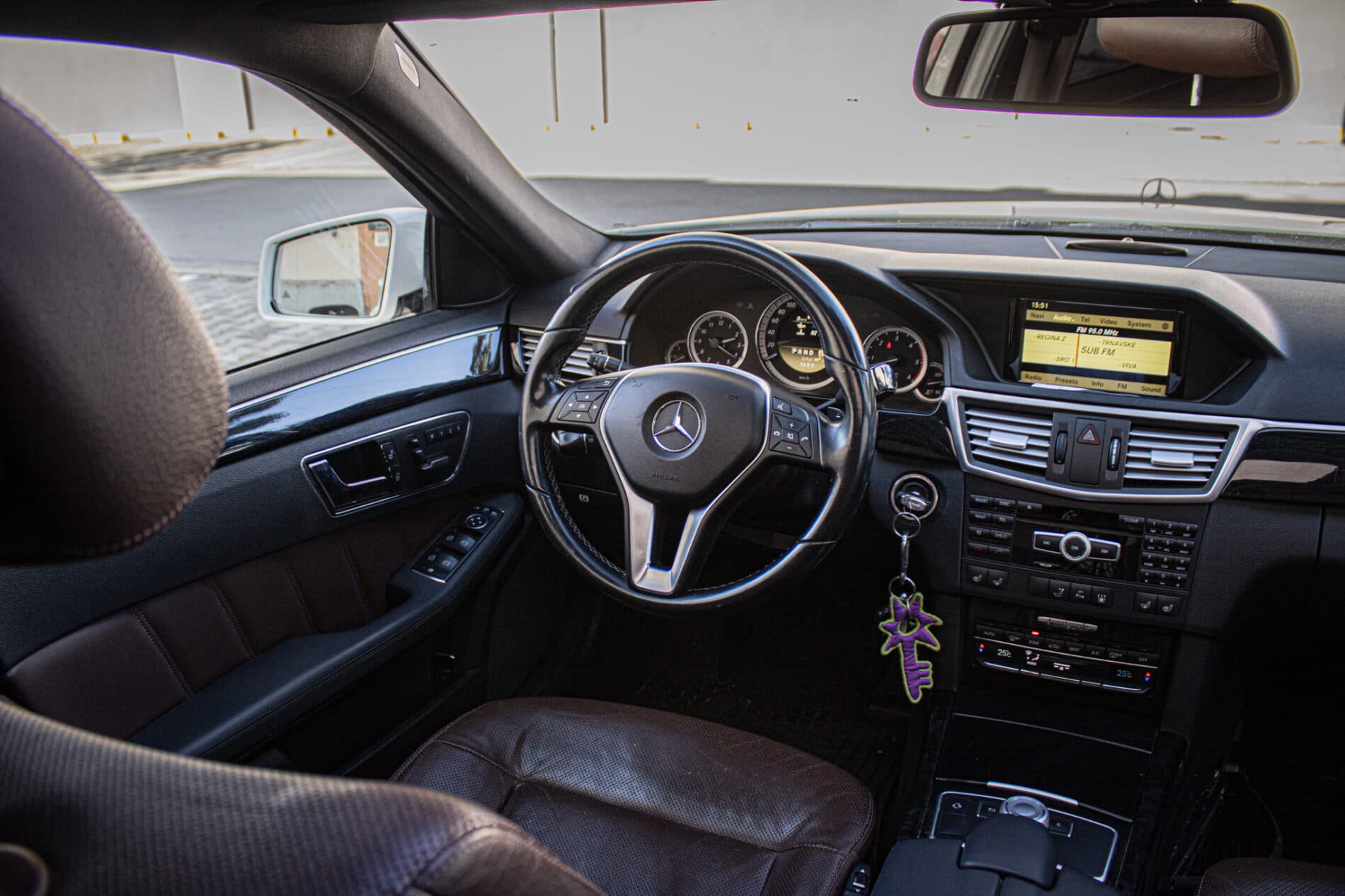 2011 Mercedes-Benz E 300 CDI, bílá kombi, 276 846 km