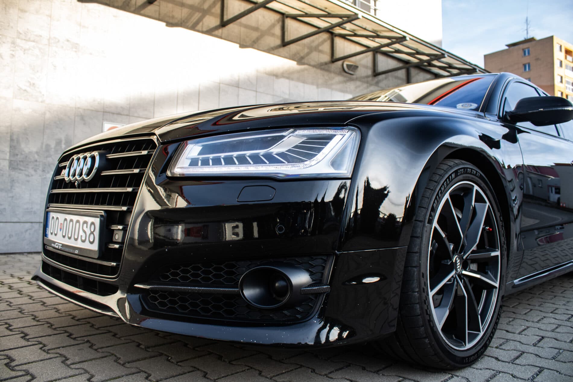 2017 AUDI S8, černá sedan, 183 235 km