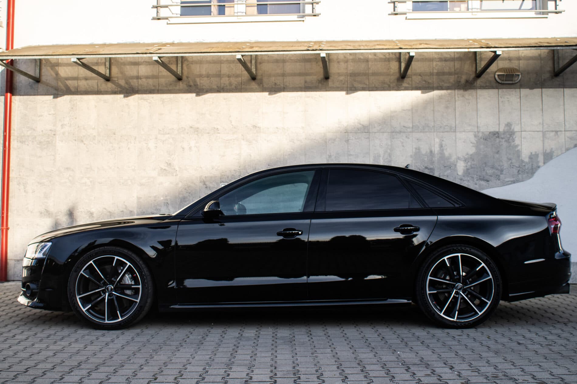2017 AUDI S8, černá sedan, 183 235 km