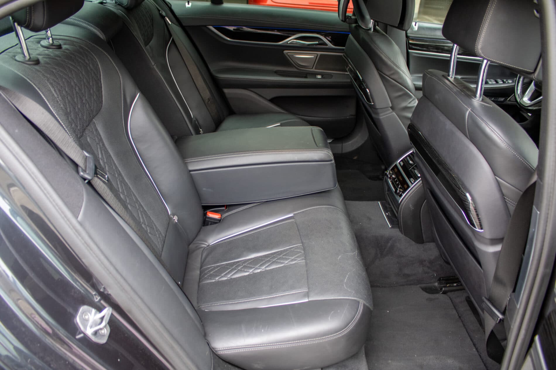 2017 BMW 740d, šedá sedan, 199 355 km