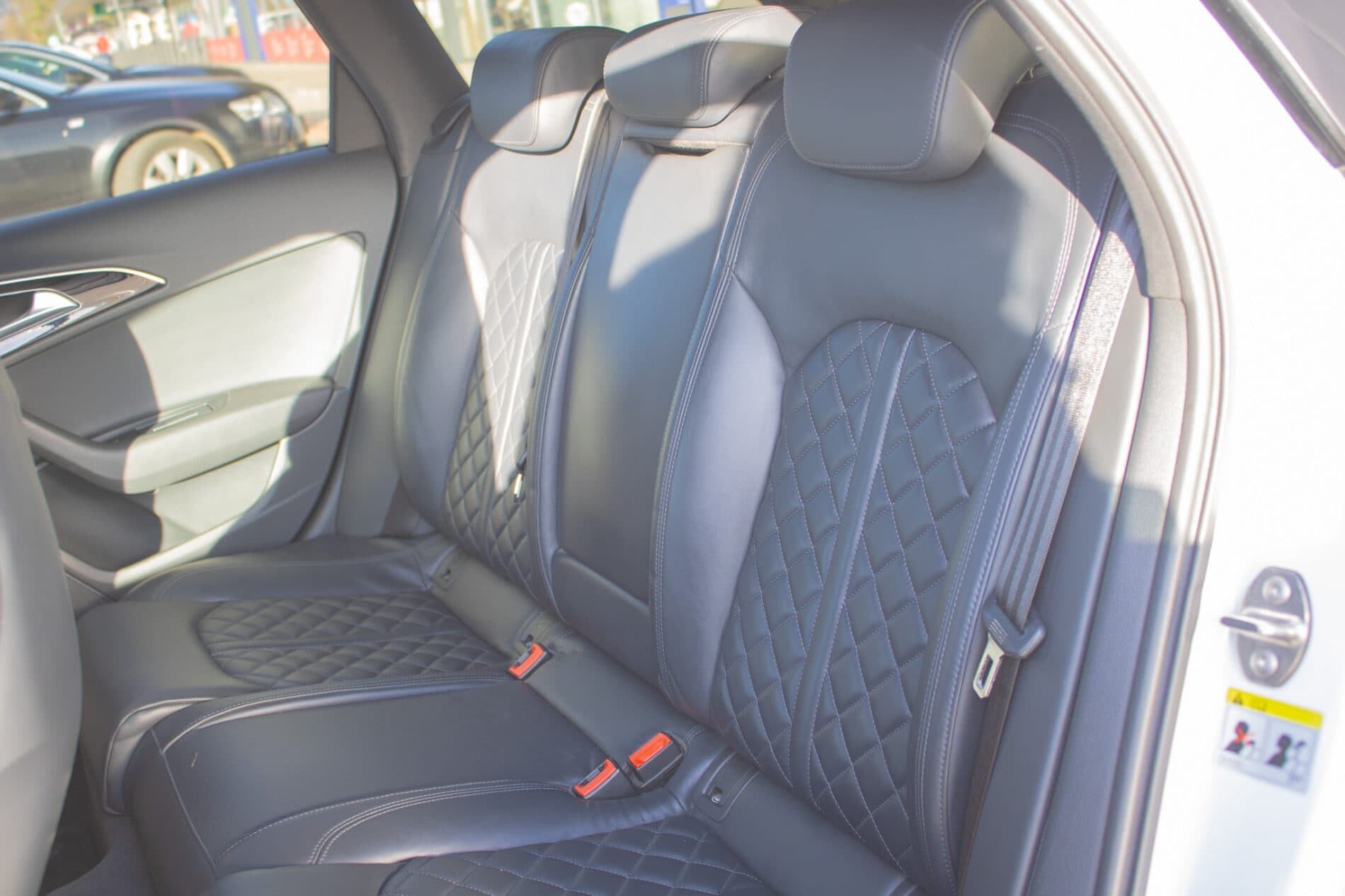 2015 AUDI A6, bílá kombi, 281 000 km