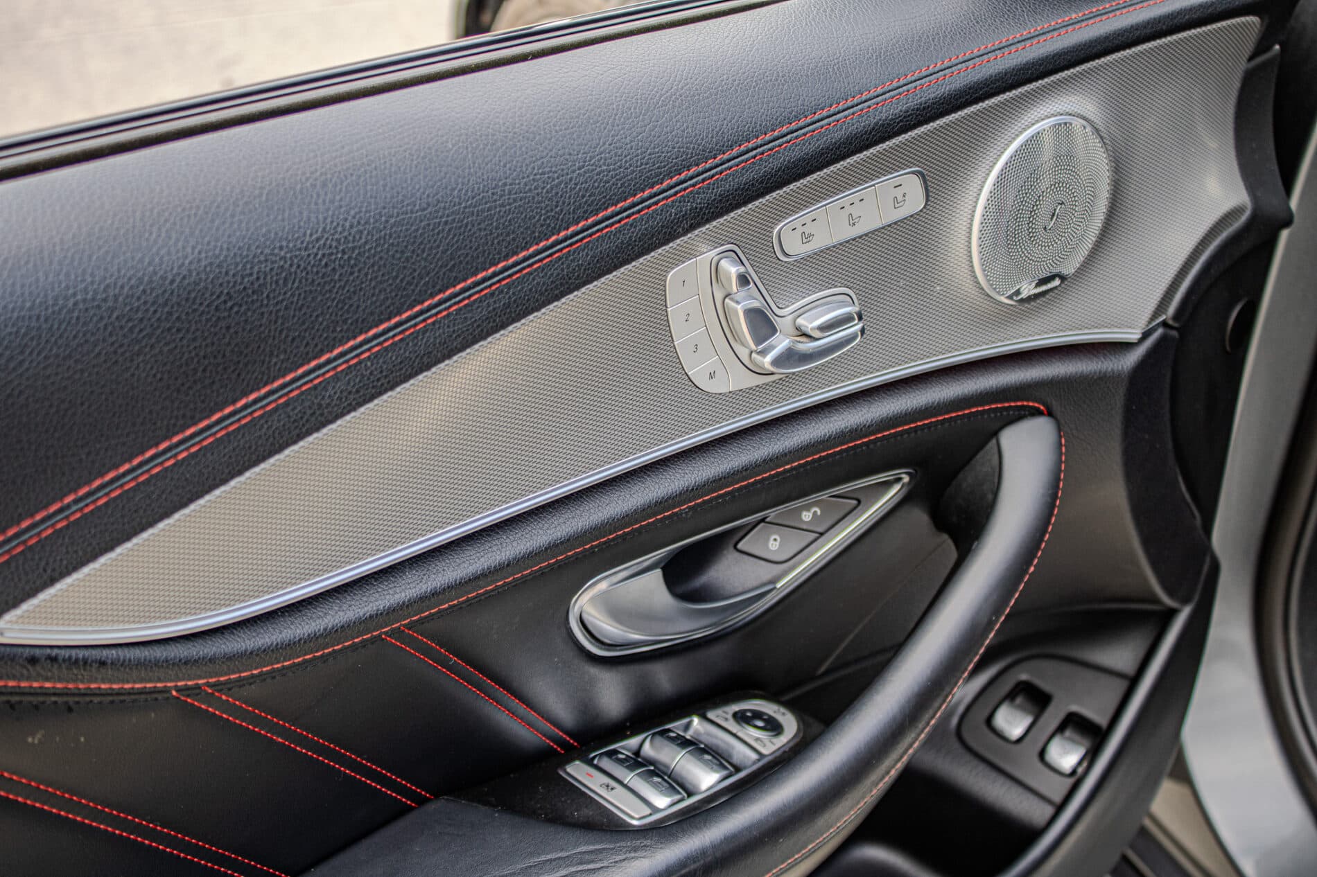 2017 Mercedes-Benz E 43 AMG, šedá sedan, 156 800 km