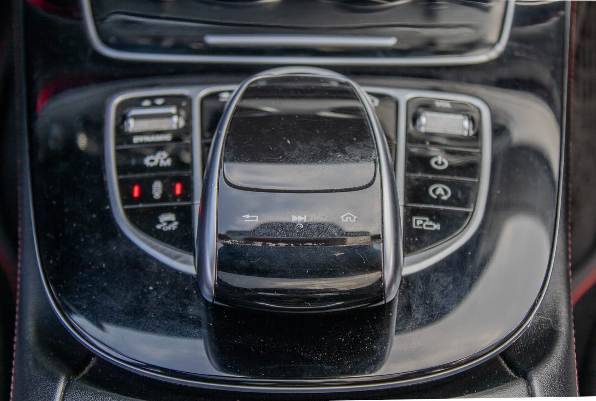 2017 Mercedes-Benz E 43 AMG, šedá sedan, 156 800 km