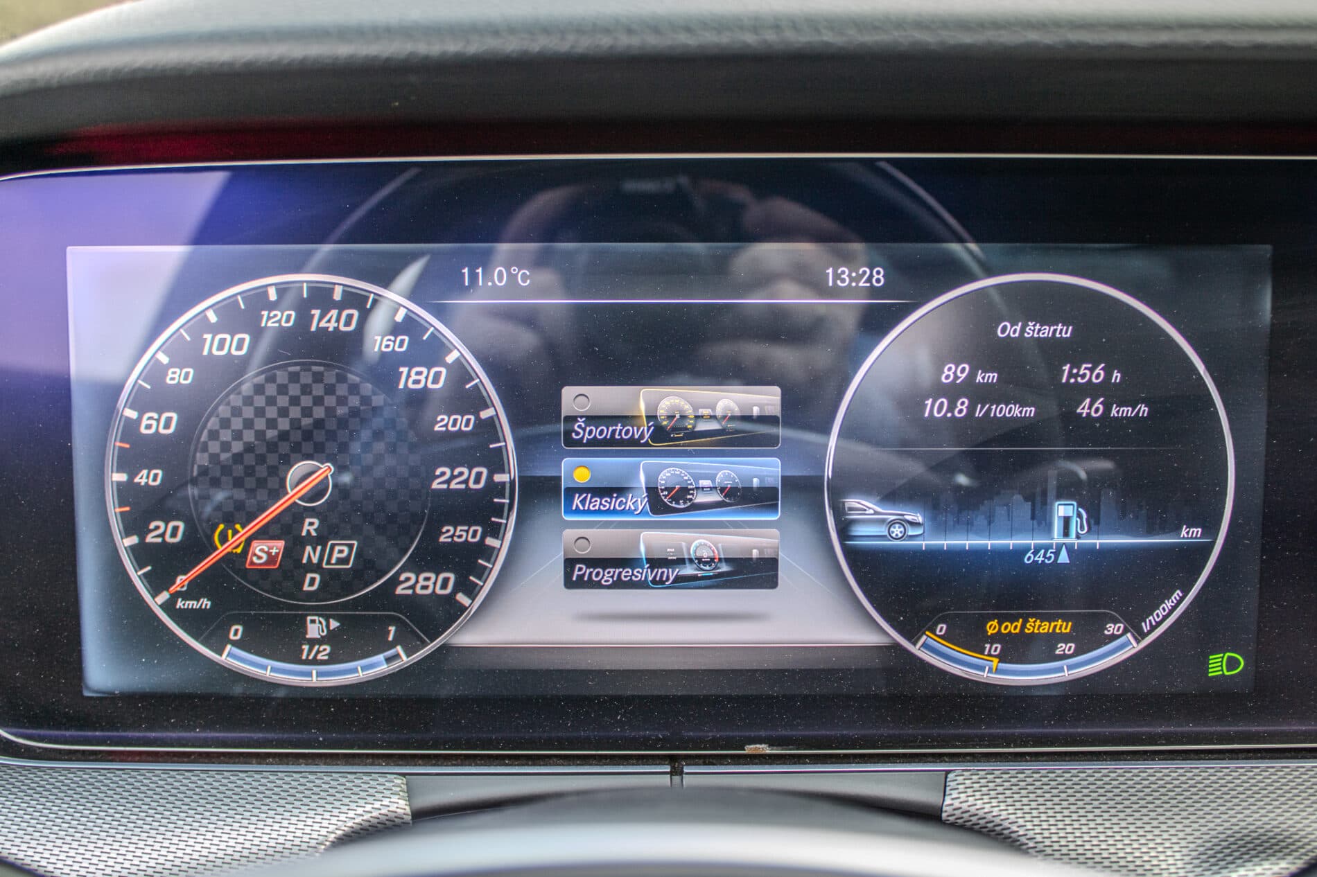 2017 Mercedes-Benz E 43 AMG, šedá sedan, 156 800 km
