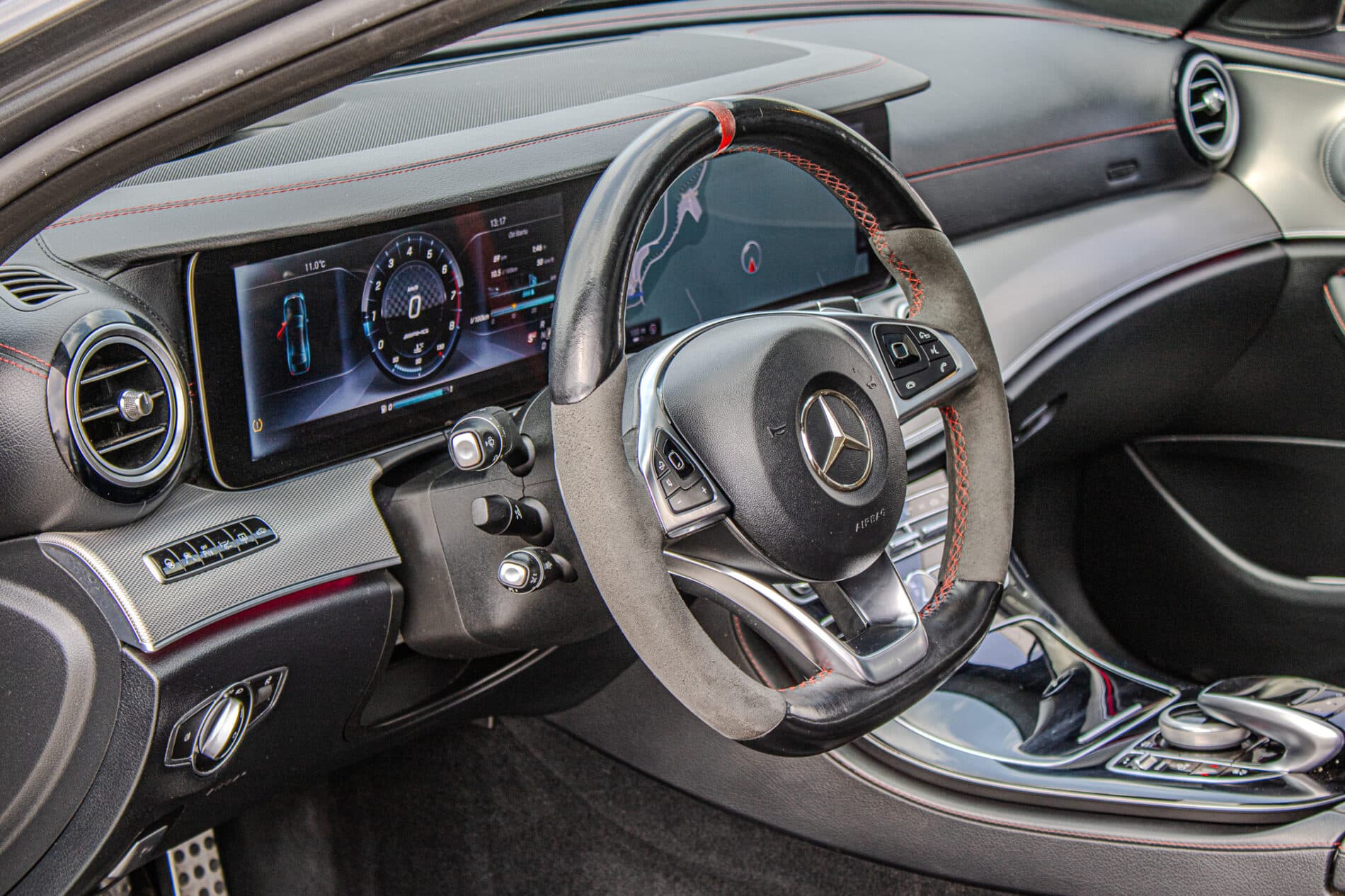 2017 Mercedes-Benz E 43 AMG, šedá sedan, 156 800 km