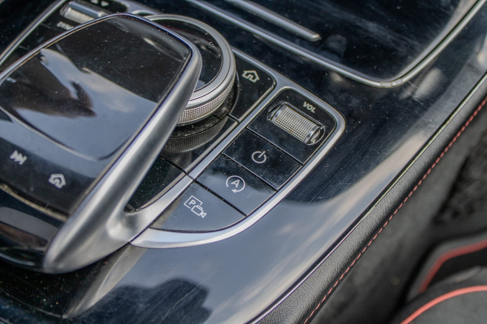 2017 Mercedes-Benz E 43 AMG, šedá sedan, 156 800 km