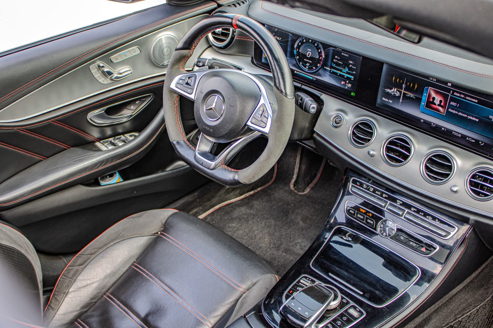 2017 Mercedes-Benz E 43 AMG, šedá sedan, 156 800 km