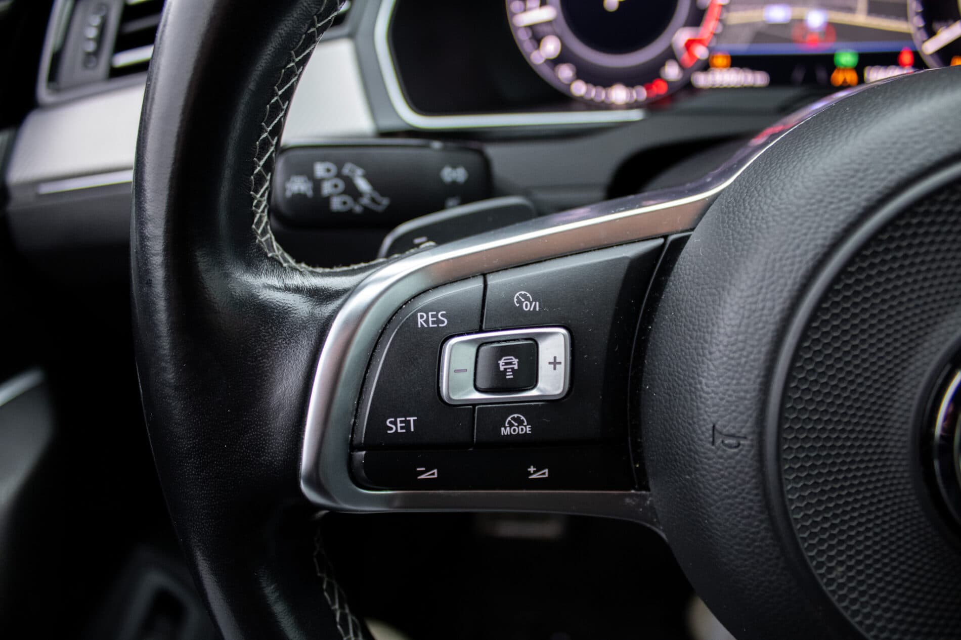 2018 Volkswagen Arteon, bílá sedan, 106 961 km